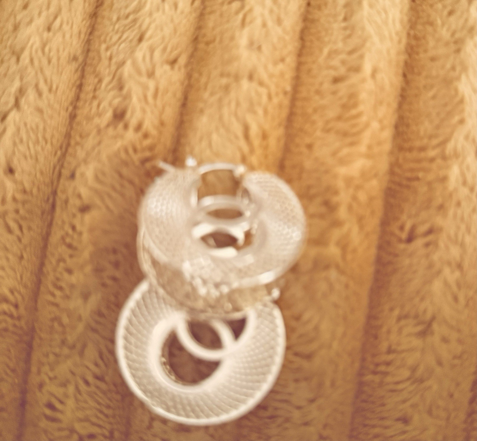 Silver Tone Textured Pattern Hoop Earrings Hinged Closure Round Metal No Stone