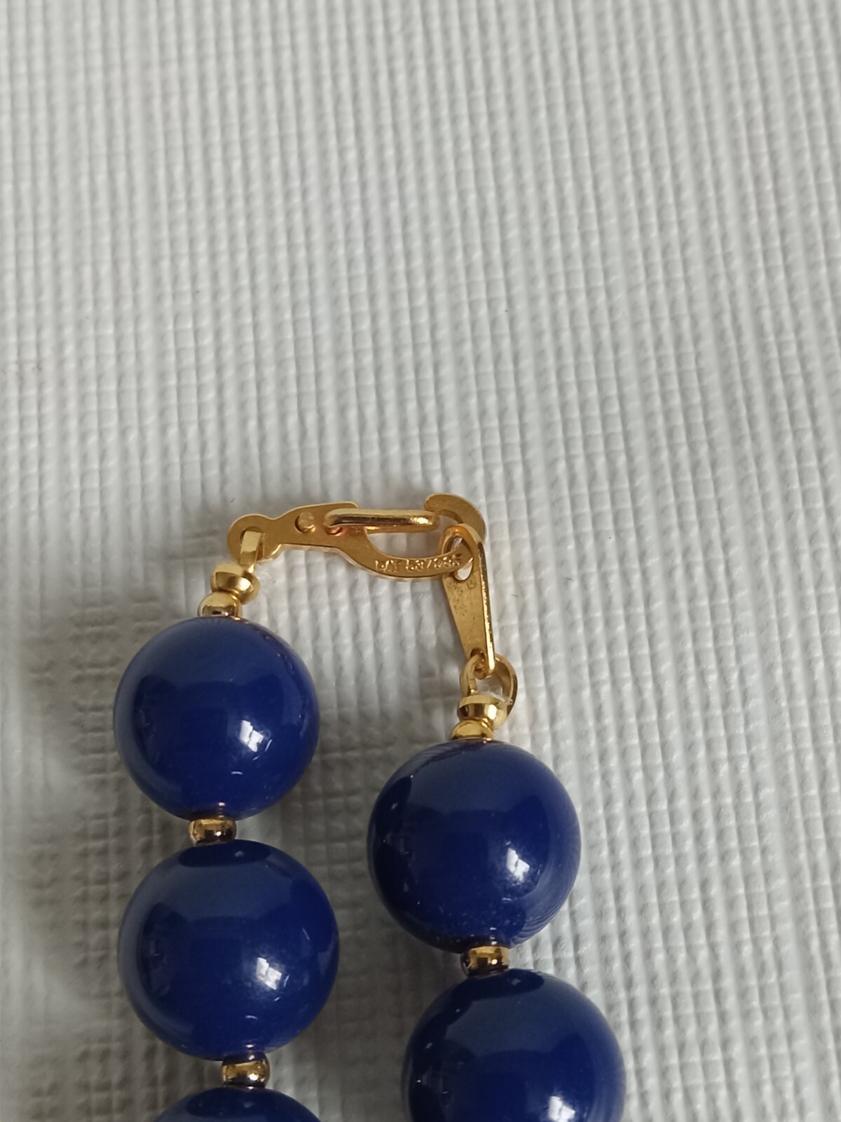 Vintage Navy Blue & Gold Toned Single Strand Acrylic Beaded Lightweight Necklace