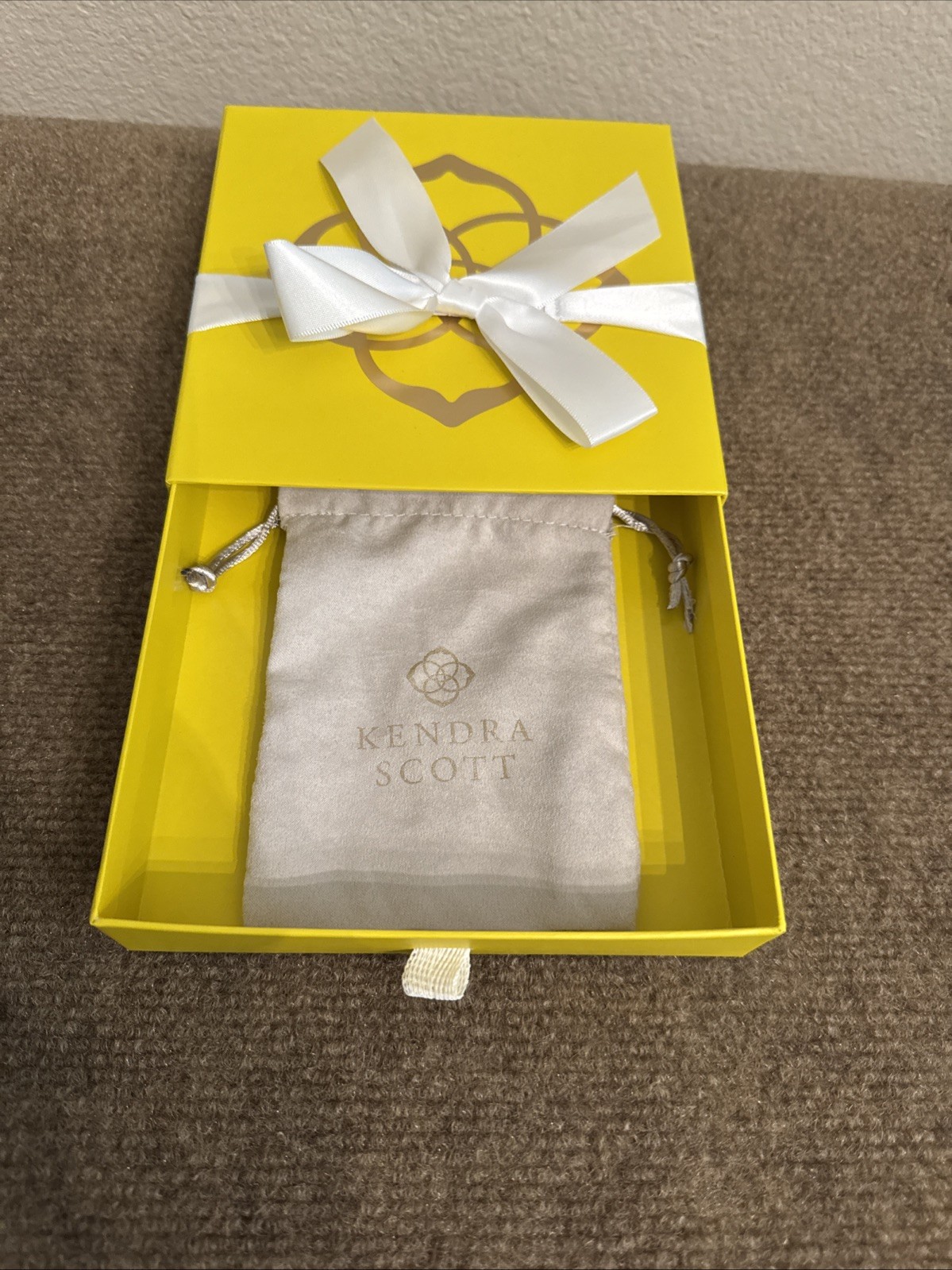 Kendra Scott Large Yellow Gift Box w/ White Bow Empty Magnetic Closure 6.25″