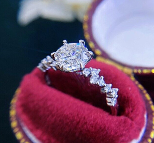 Exclusive Ring 2 CT Simulated Diamond Ring Christmas jewelry Silver Plated