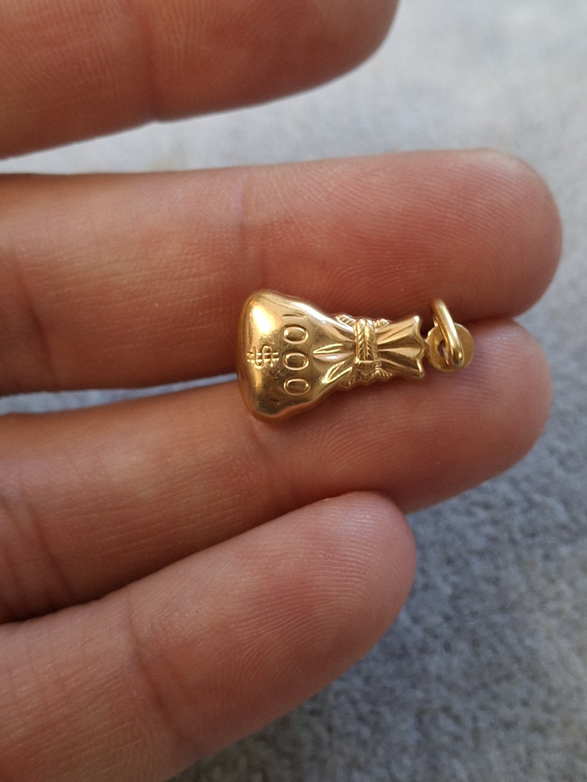9ct Gold $1000 Money Bag Pendant,