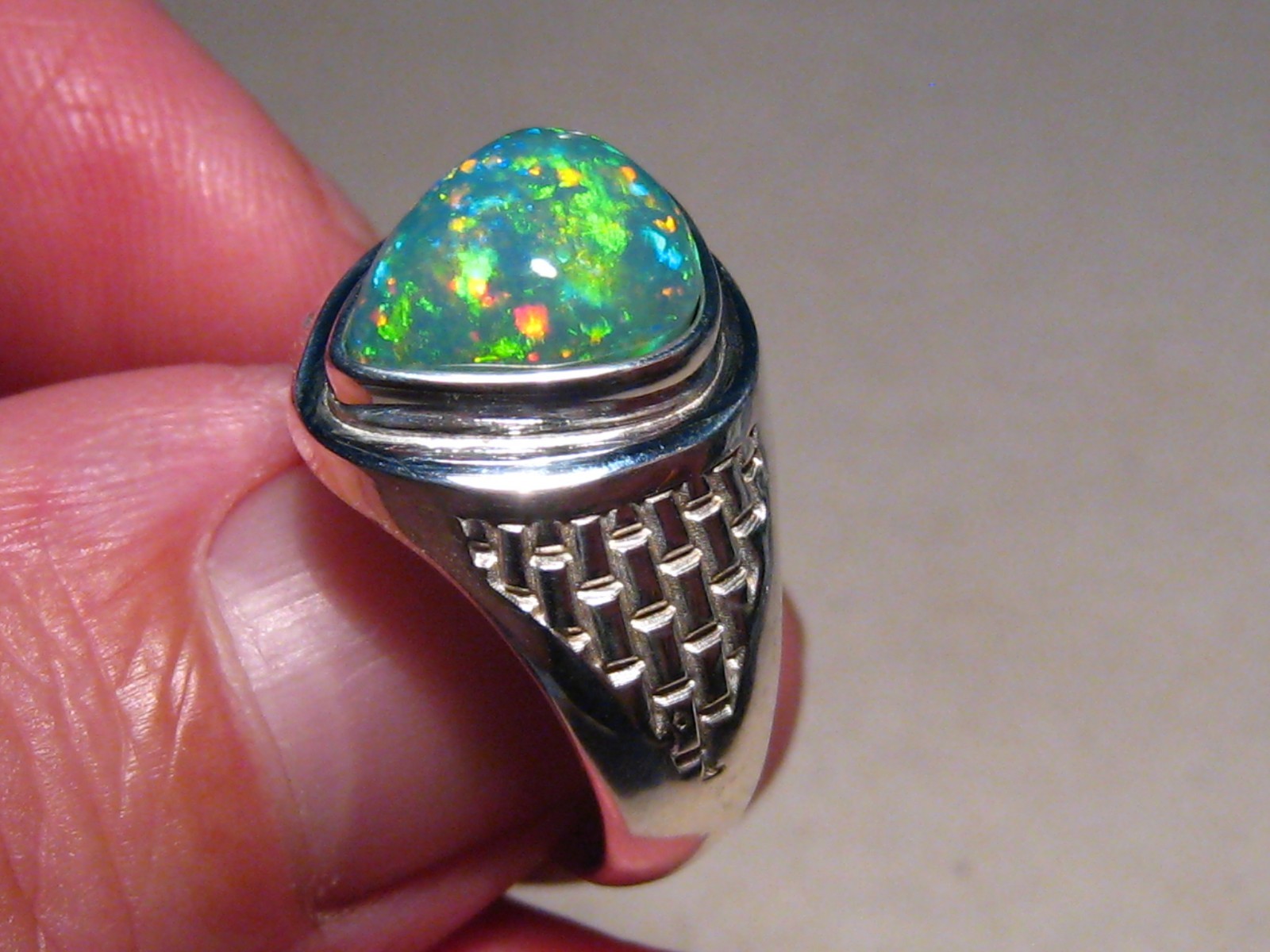 3.2 ct. Welo Opal Men’s Ring , 6.5 grams of Sterling Silver , Brightness 5+