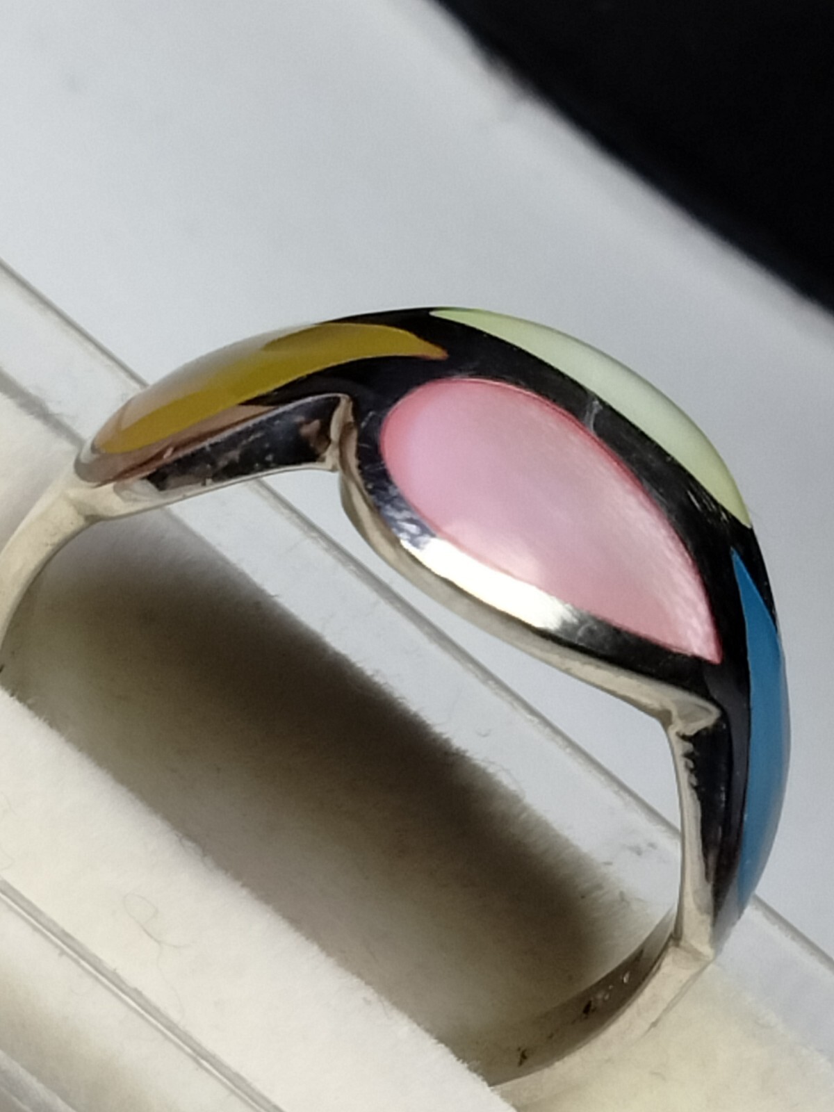 LOVELY! MOP INLAYS IN STERLING SILVER.925 RING SIZE 9.0-9.25!