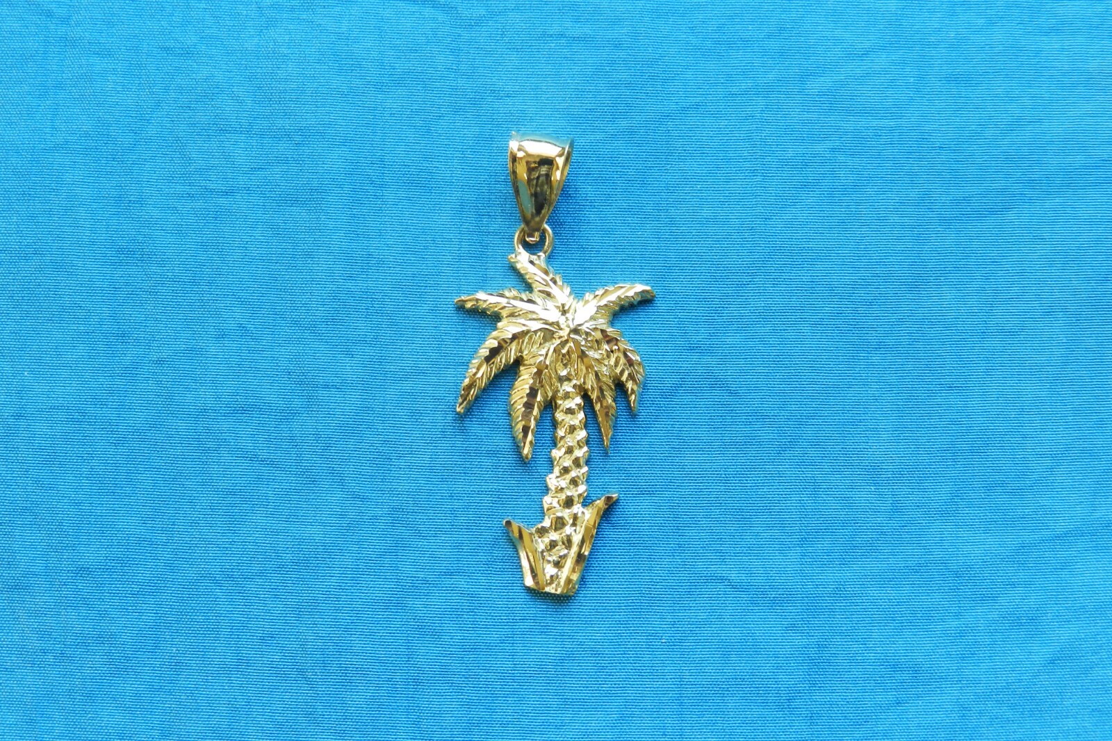 14k Yellow Gold Palm Tree Pendant *2.4 Grams*