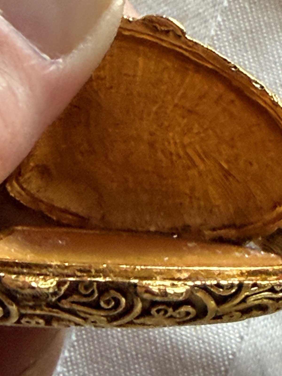 MAX FACTOR PENDANT SOLID PERFUME COMPACT NECKLACE goldtone FISH