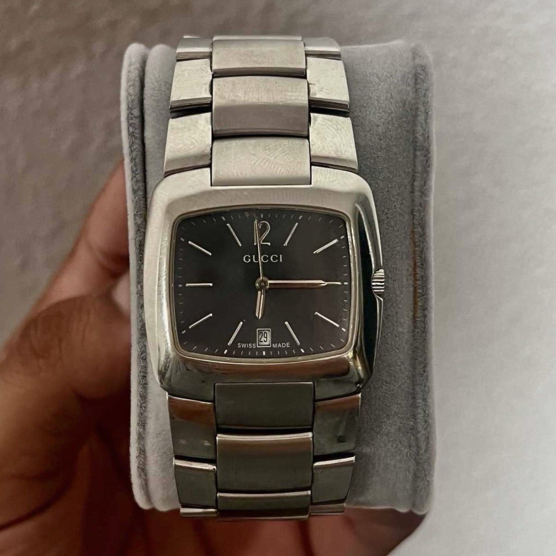 Gucci 8500M Men’s Analog Quartz Watch Black Dial SS Silver Bracelet Date