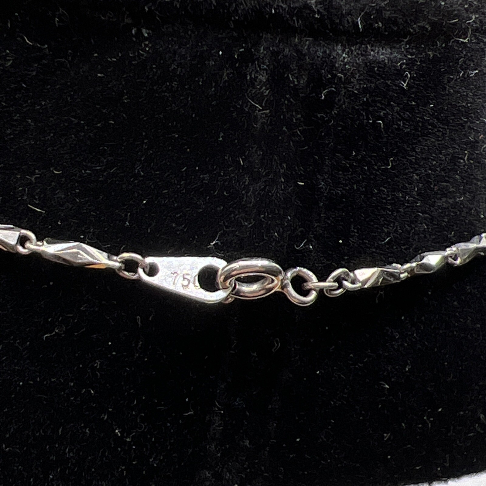 Elegant 18K (750) White Gold Fancy Bar Link Chain Necklace 19” long 8.6gr.