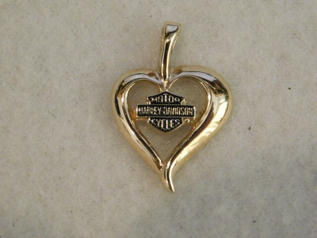 10K YELLOW /WHITE GOLD “HARLEY DAVIDSON” HEART PENDANT 1.64 GRAMS TW 15.1MM WIDE