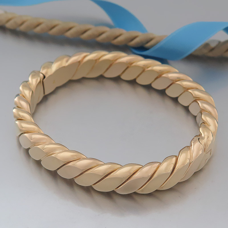 Super Beautiful Hinged Bangle – Solid – in 18K/750 Yellow Gold – Oval