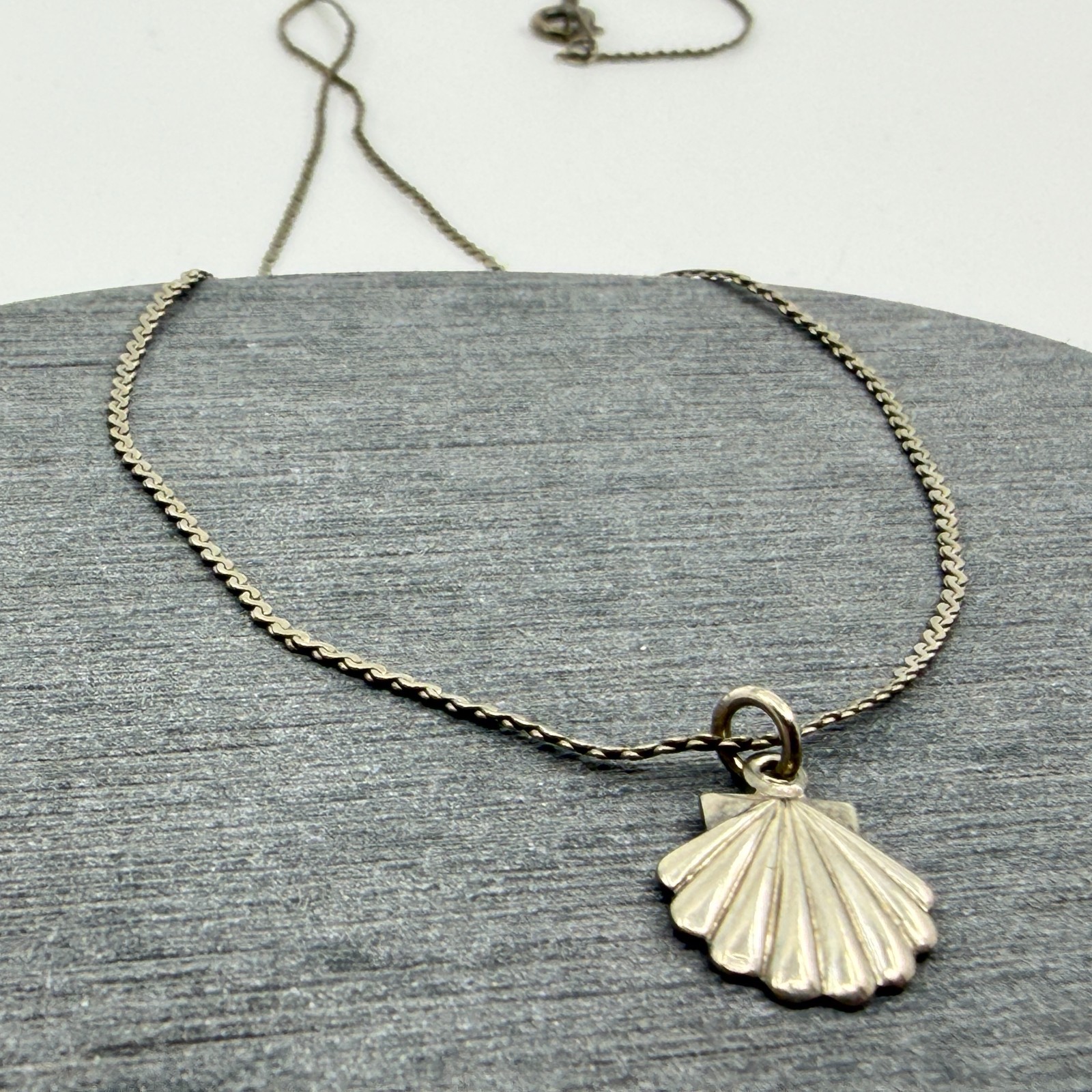 Y2K Dainty Seashell Pendant Necklace Silver Tone Coastal Beach Jewelry Gift