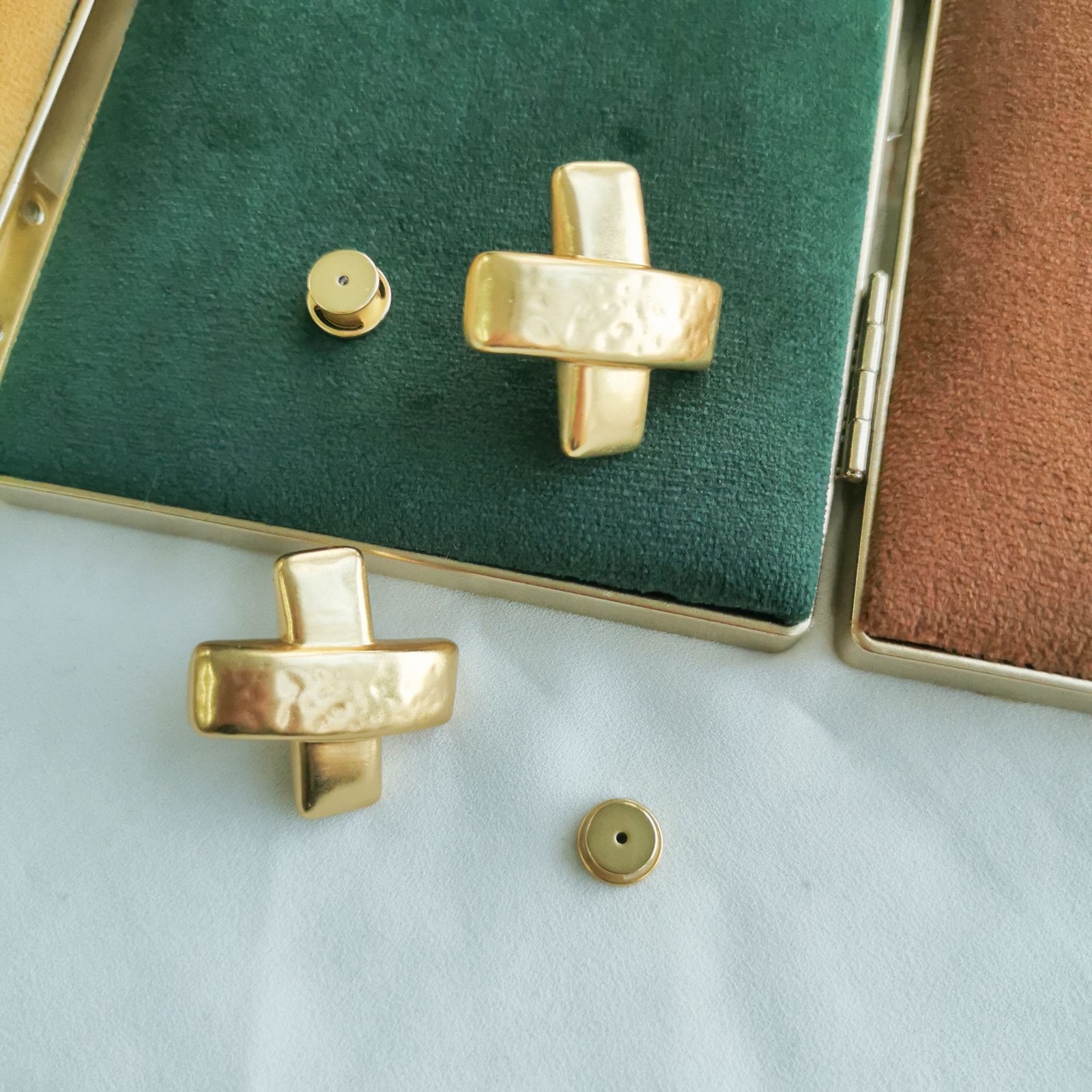 Julie Vos Gold Catalina X Earrings