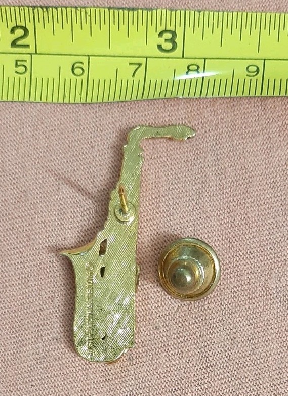 Vintage Gold Tone 3D Saxophone Instrument Future Primitive Lapel Pin Musician