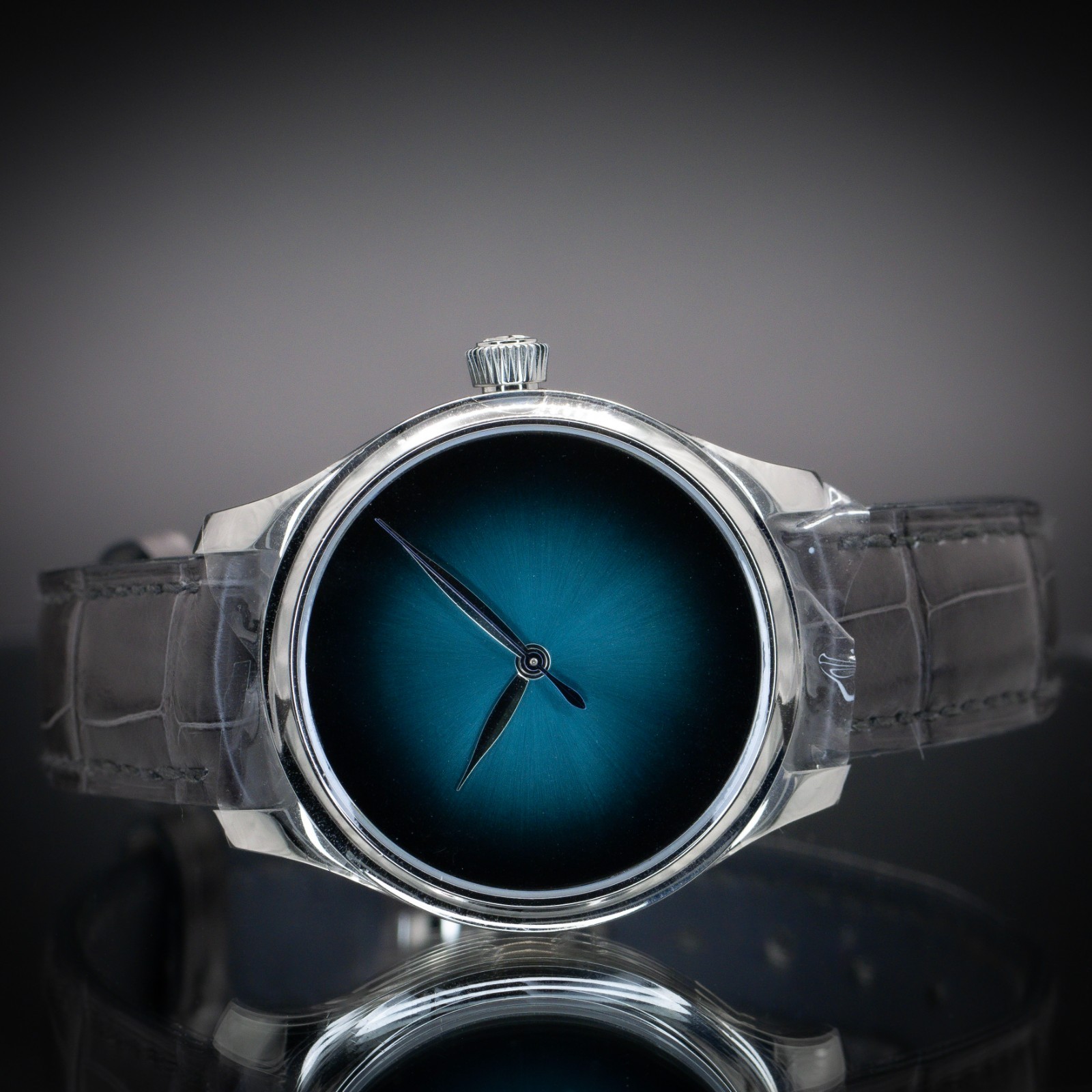 H. MOSER & CIE. Endeavour Centre Seconds “Blue Lagoon” | Ref. 1200-1240 | FS