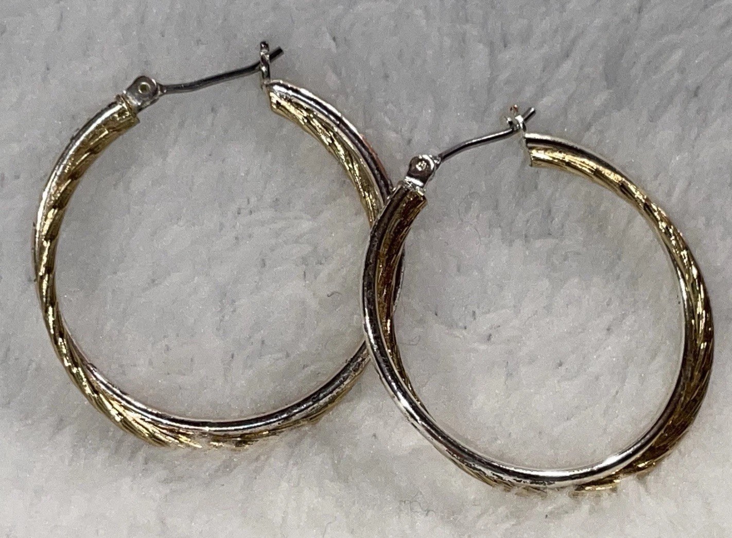 VTG Hoop Earrings Two Tone – 1OK Yellow Gold & Sterling Diamond Cut Twisted