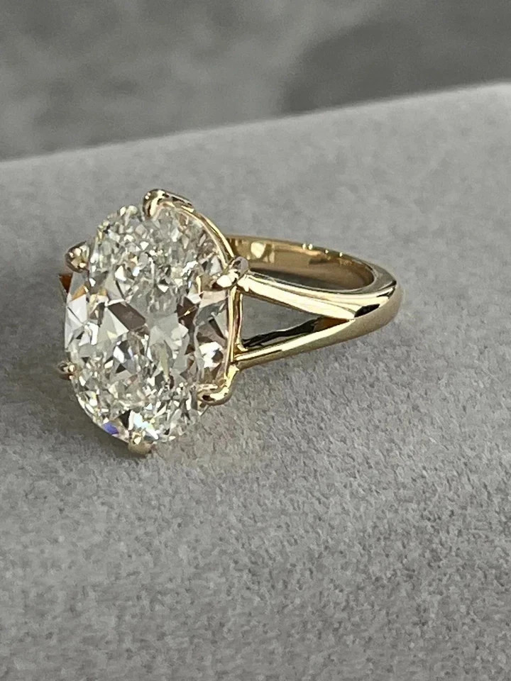 IGI 5.00 Ct Oval-Cut EF/VS1 Lab Grown Diamond Split Shank Ring 14k Yellow Gold
