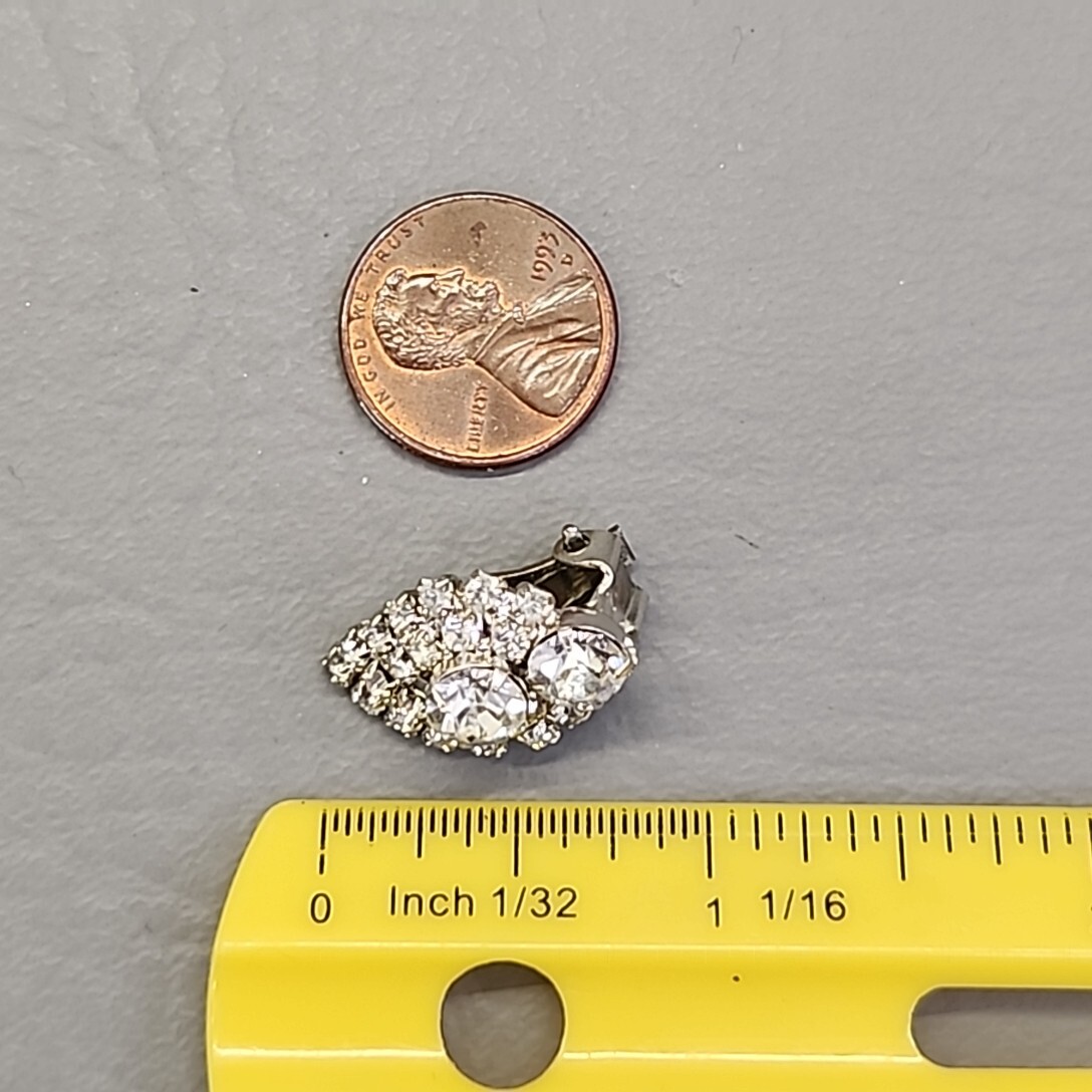 Vintage Rhinestone Clip On Earrings Clear Silver Tone Wedding Prom 1950s 2cm