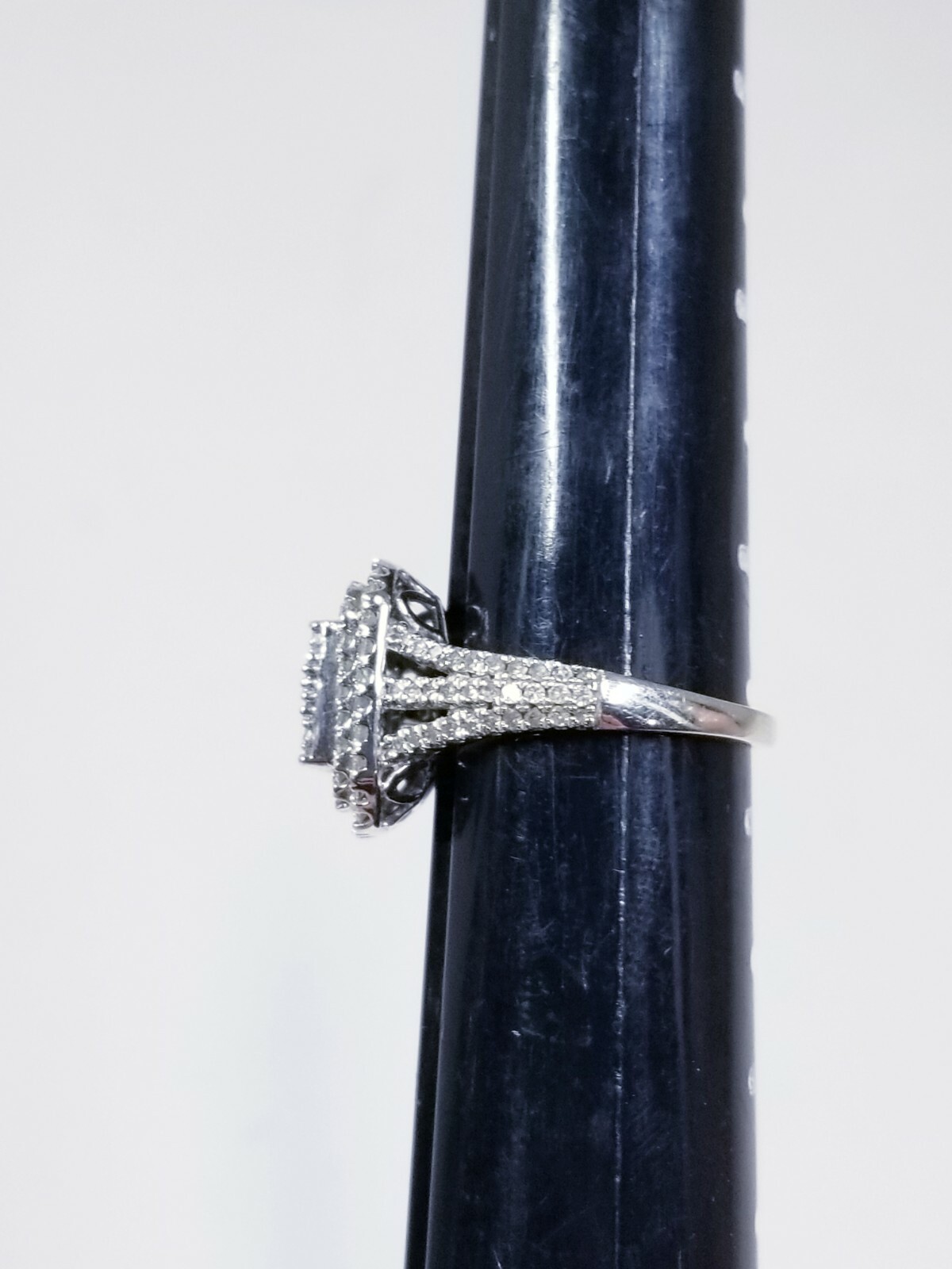 10kt White Multi Diamond Ring Stamped CJ Sz 7.5 – 4.6 Grams TW