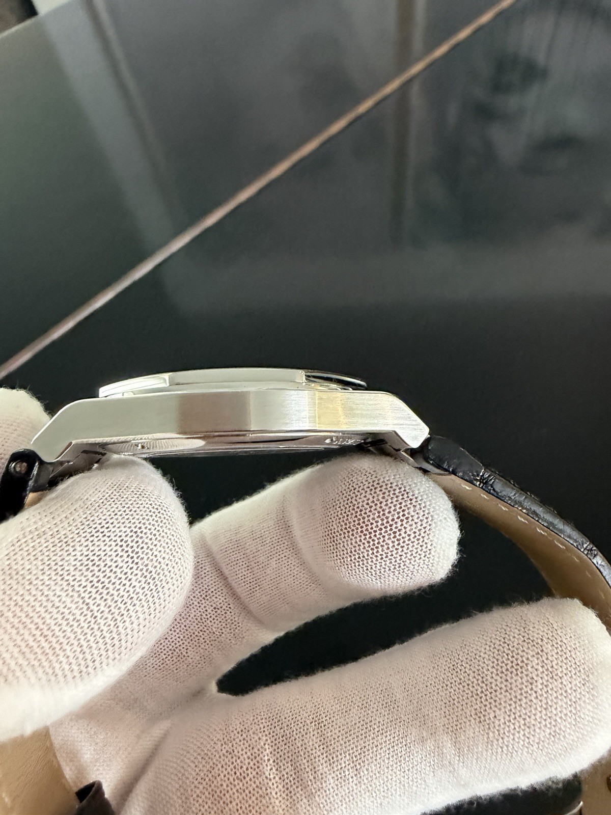 Rarely Clean Girard-Perregaux Laureato 42mm Blue Dial Leather Strap