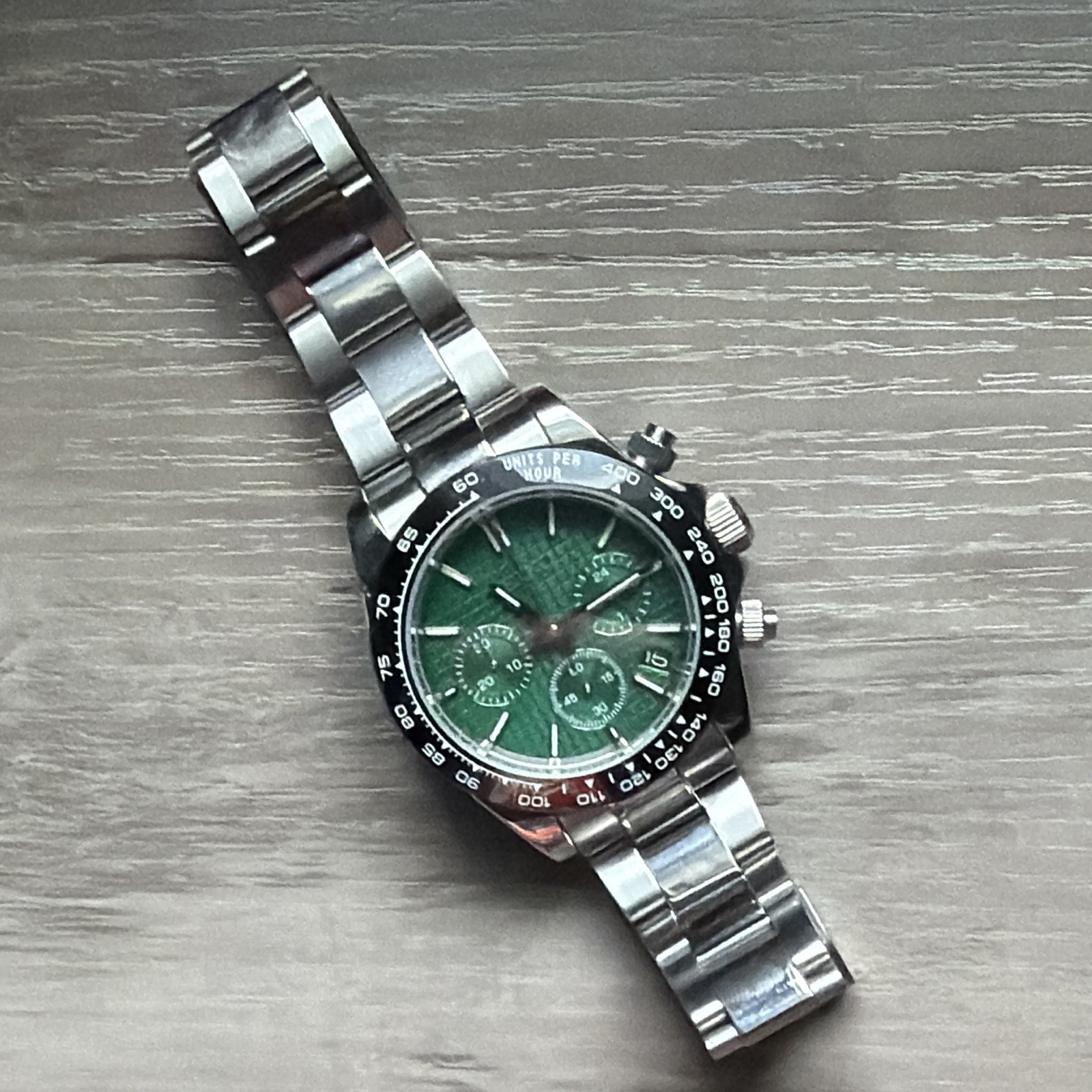 NOT a Seiko Chronograph Tachymeter. Please read description.
