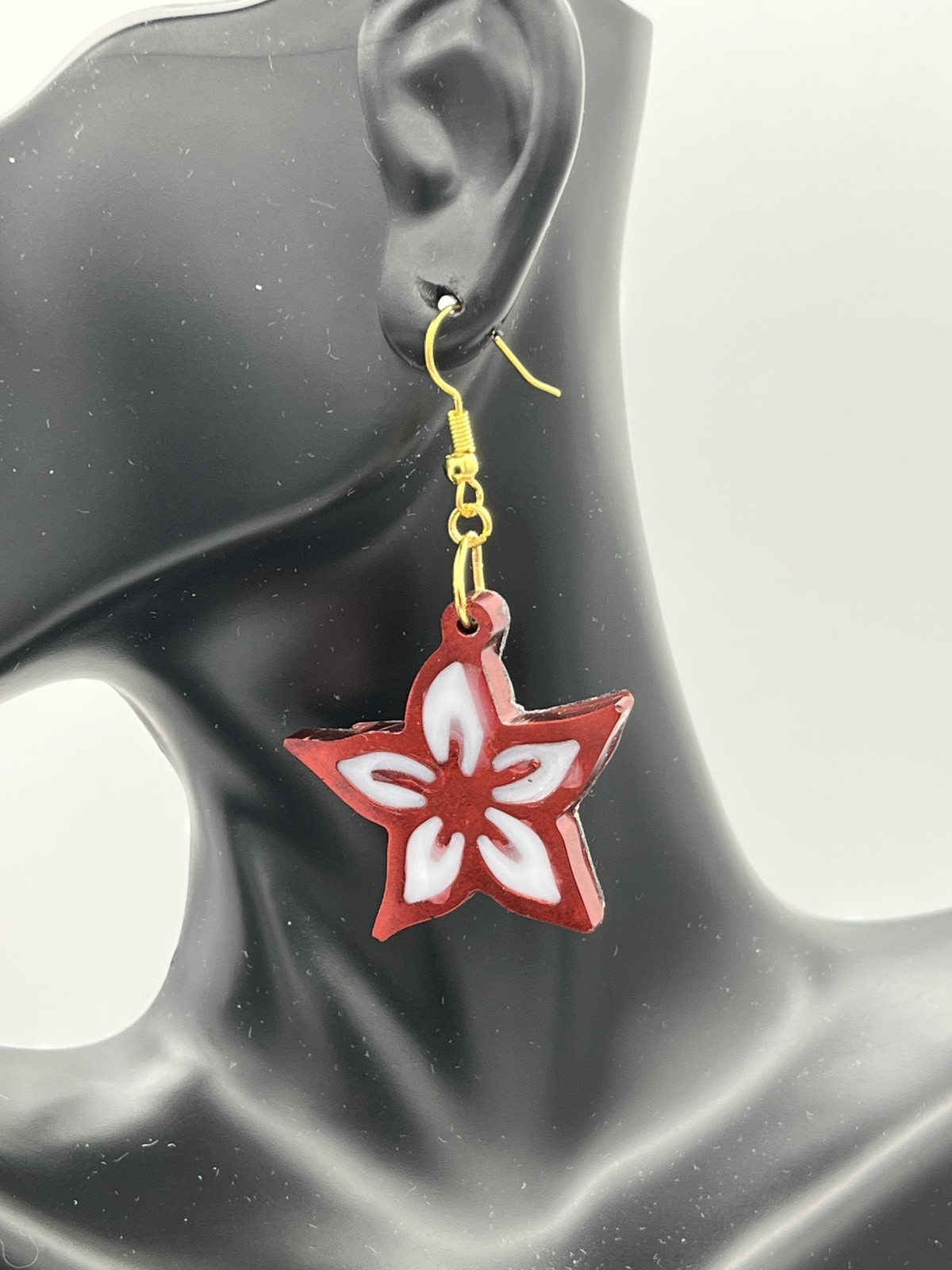 Flowers and red and white dropped earrings, costume jewelry