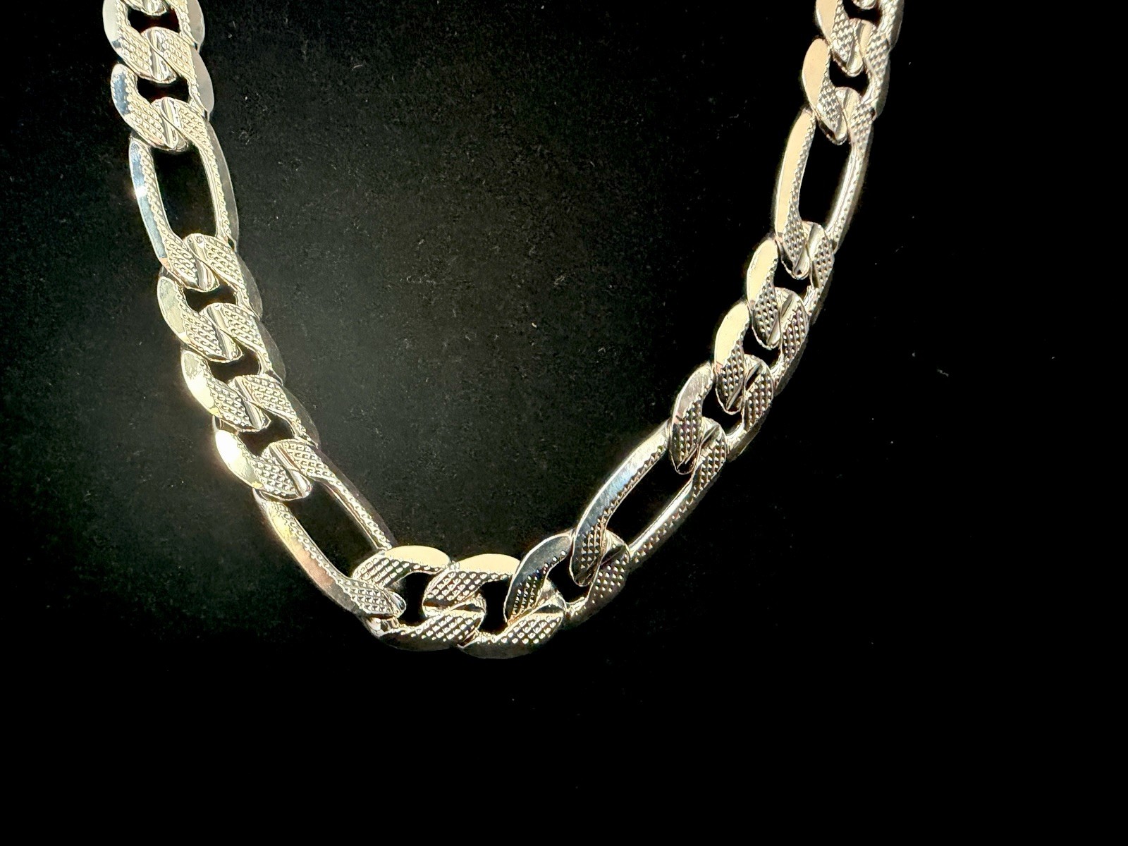 925 Silver Stamped Diamond Cut Figaro 20in 10MM 54.1g. BEAUTIFUL. BRAND NEW