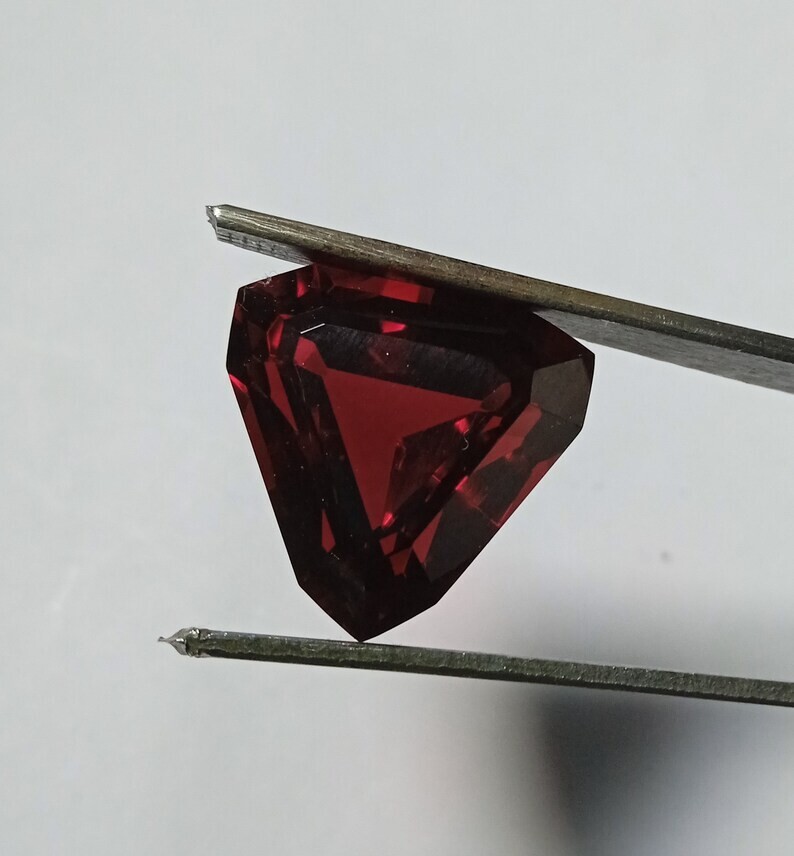 Total Carat : 20.30 Ct Dimensions ——— Length:- 18.00 mm (approximately)