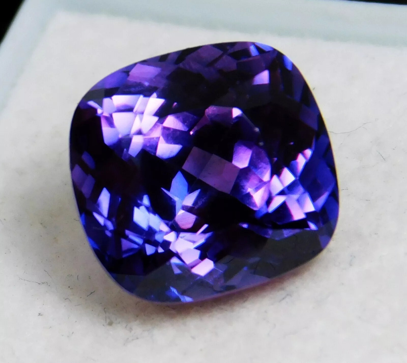 Purple-Blue Color-Change Sapphire Certified 7-9 Ct Natural Cushion Cut Gemstone