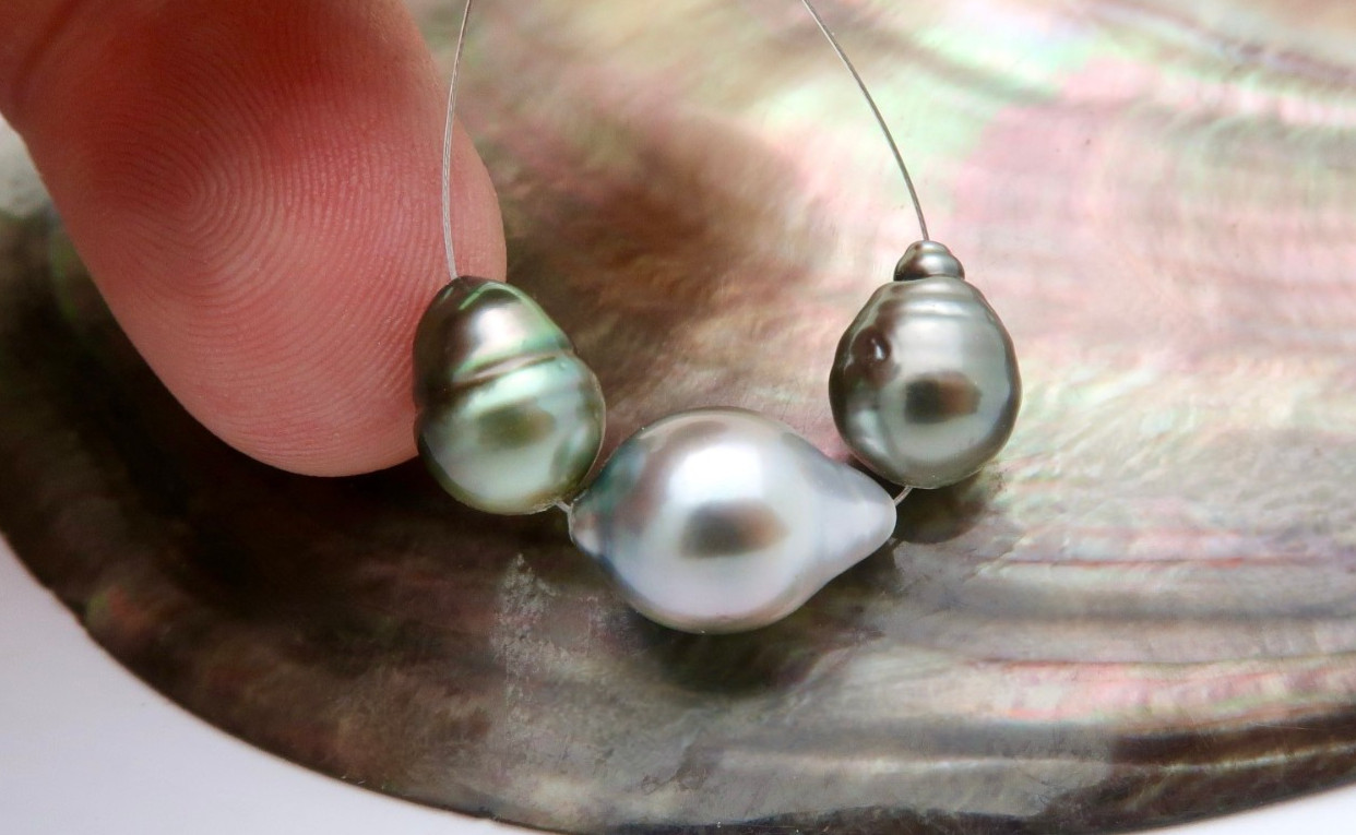 3 GORGEOUS AA+ TAHITIAN BLACK SILVER PEACOCK CULTURED PEARLS – 8.6 – 12.2mm