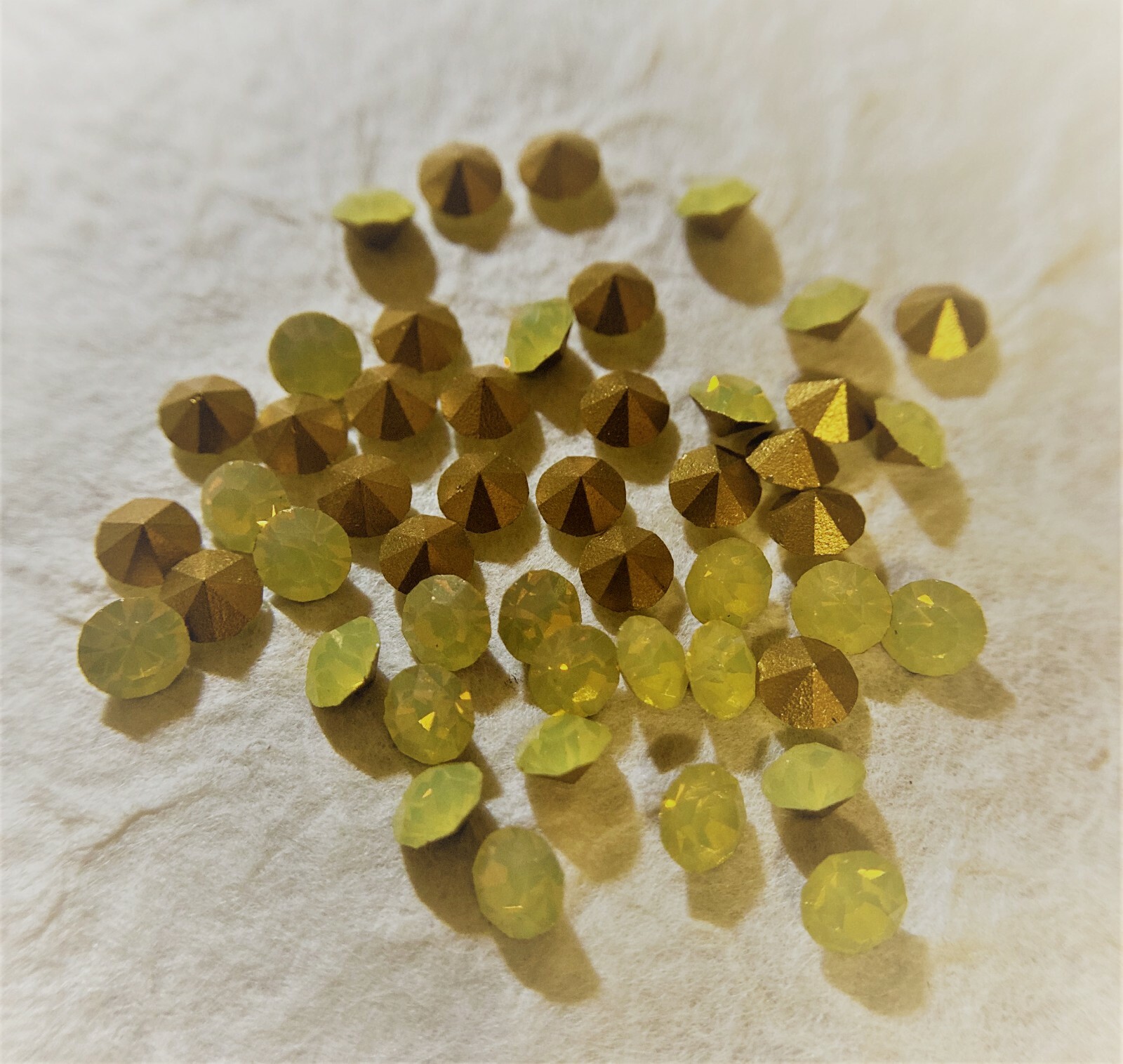 AM1150 Vintage Swarovski Art 1100 chatons PP32 yellow opal gold foil (48)