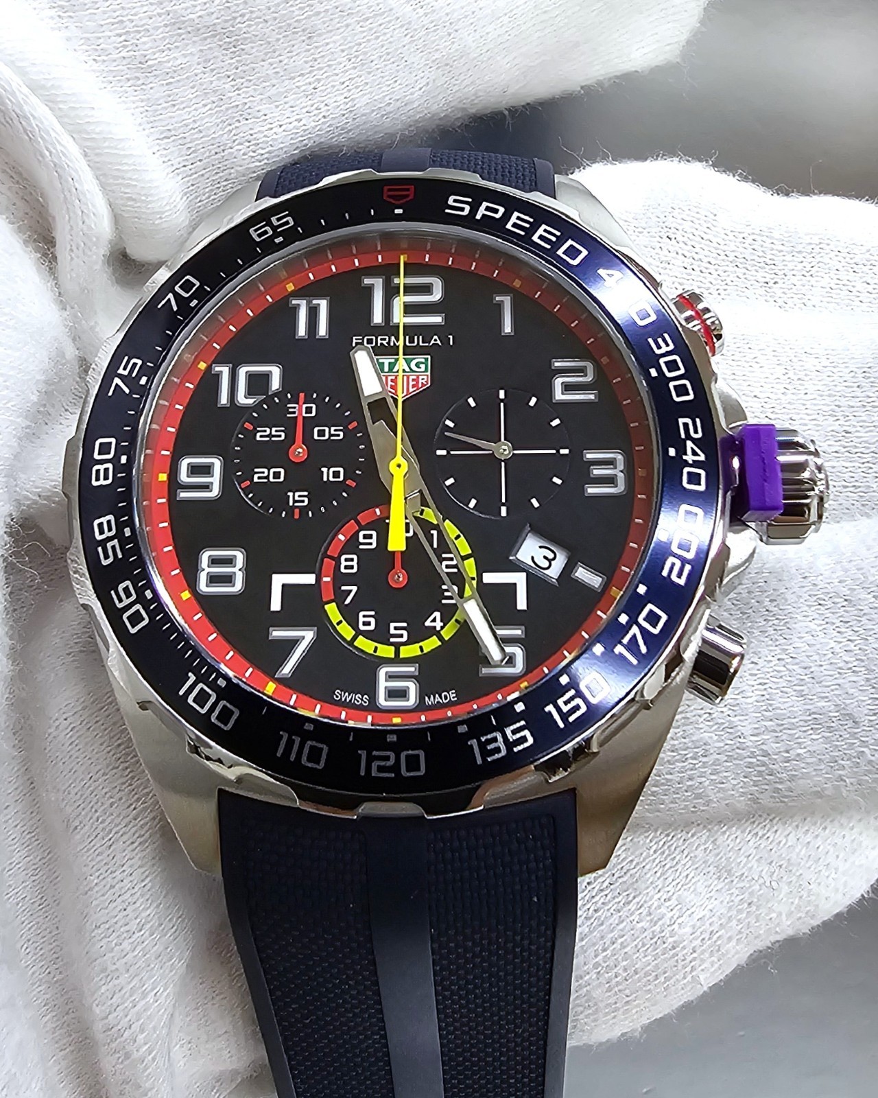 TAG HEUER FORMULA 1 43MM X RED BULL RACING RUBBER MEN’S WATCH CAZ101AL.FT8052