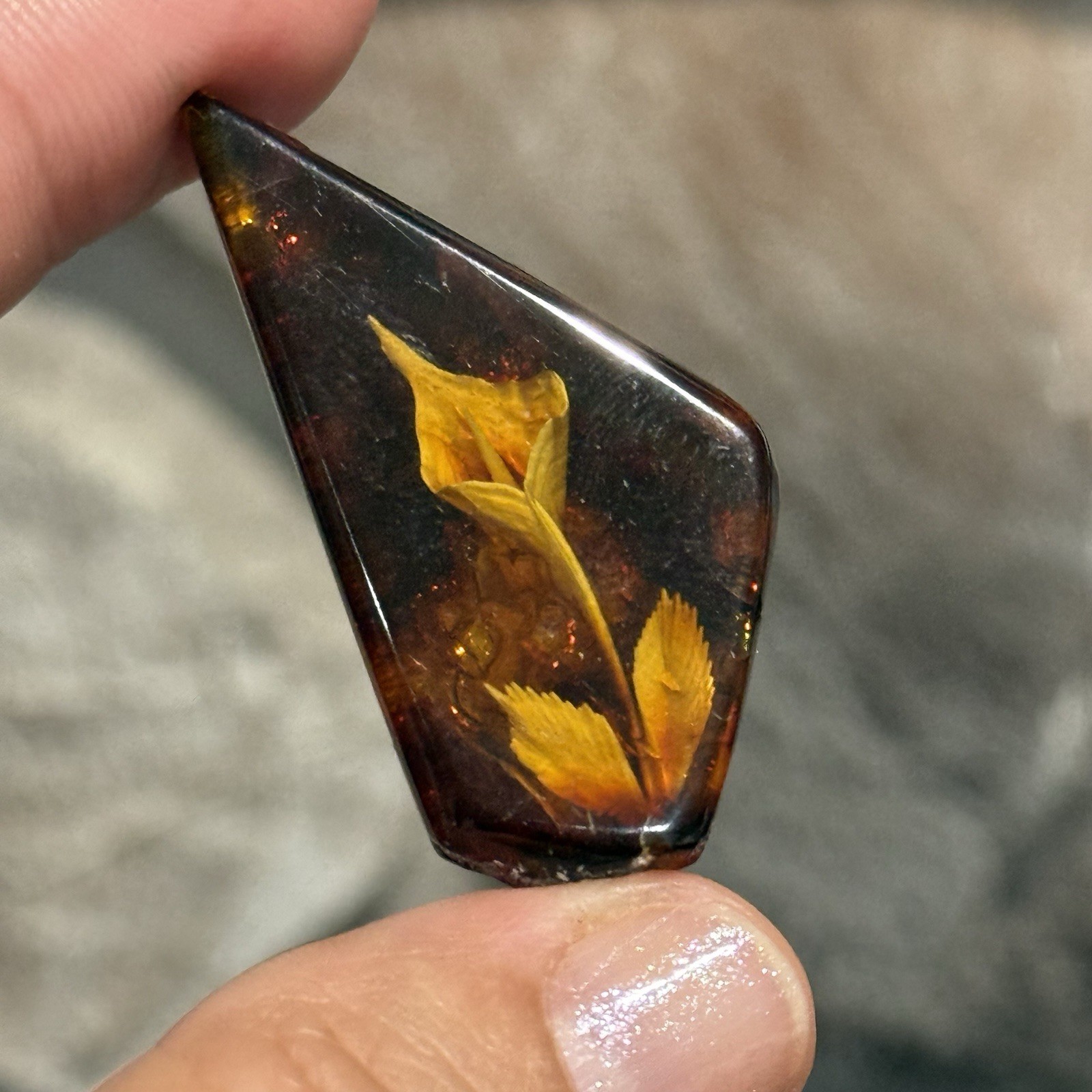 18.3ct 43.5x22x7mm Genuine Baltic Amber With Carved Calla Flower Cabochon Gem