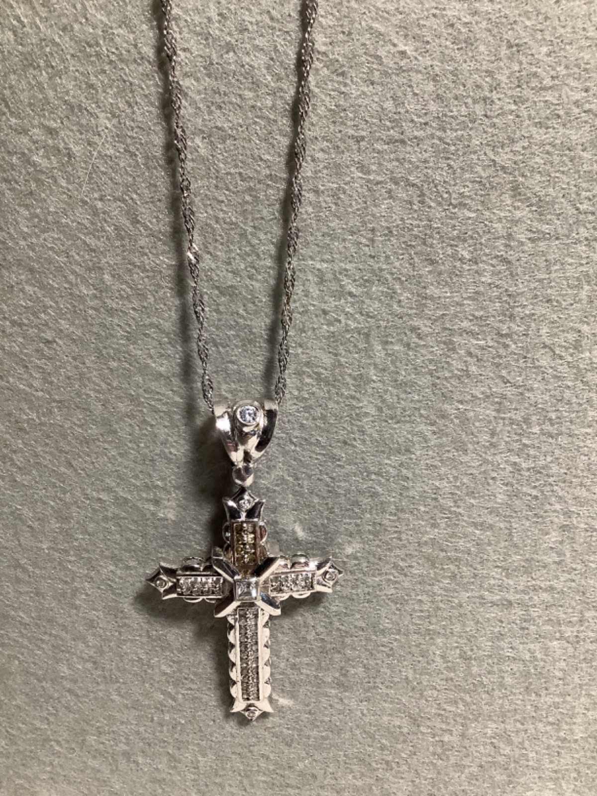 STUNNING VINTAGE ESTATE Silver Toned Cross with Rhinestones Adjustable chain