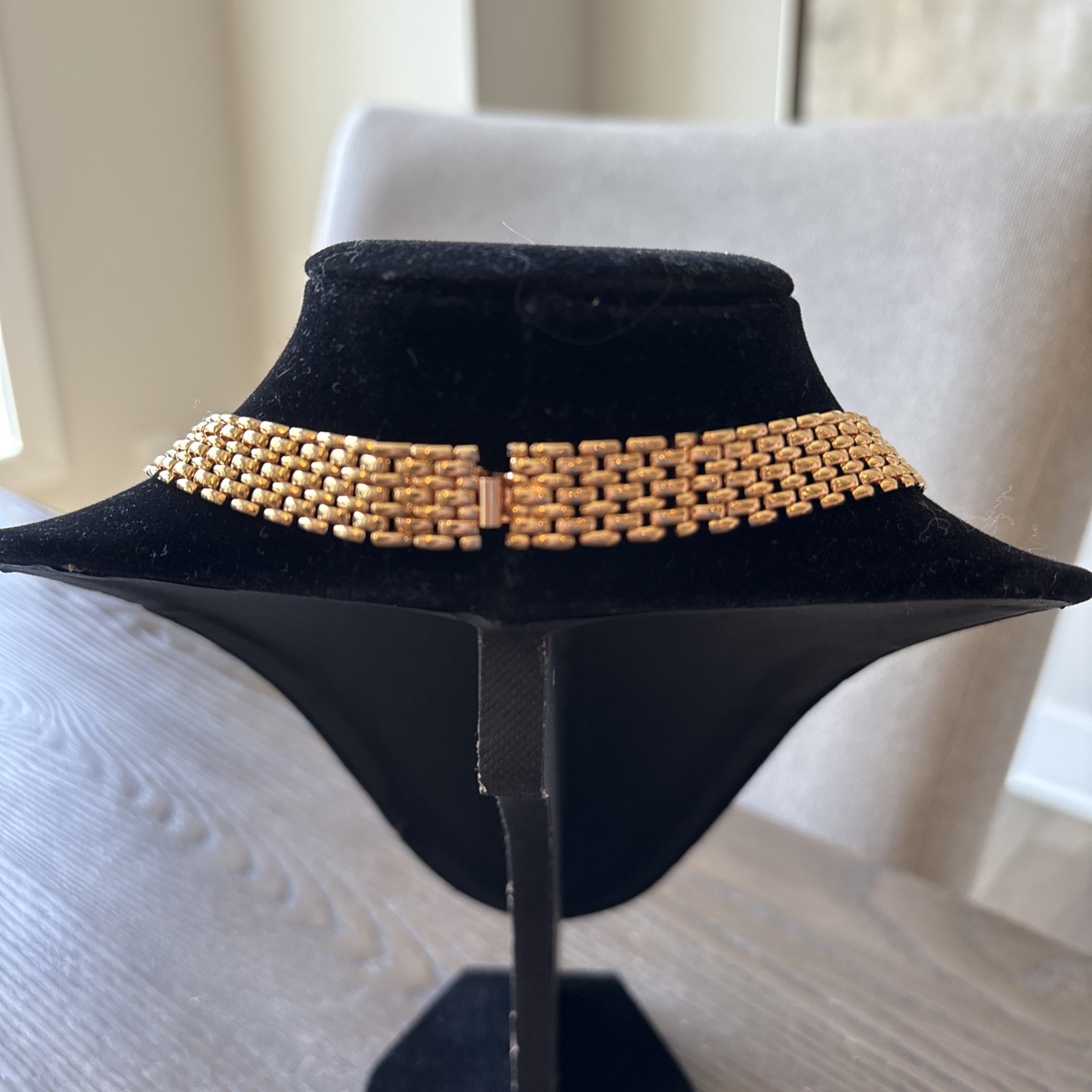 AVON Vintage 84’ V Shape Pave Rhinestone Push Lock Gold Tone Necklace New In Box