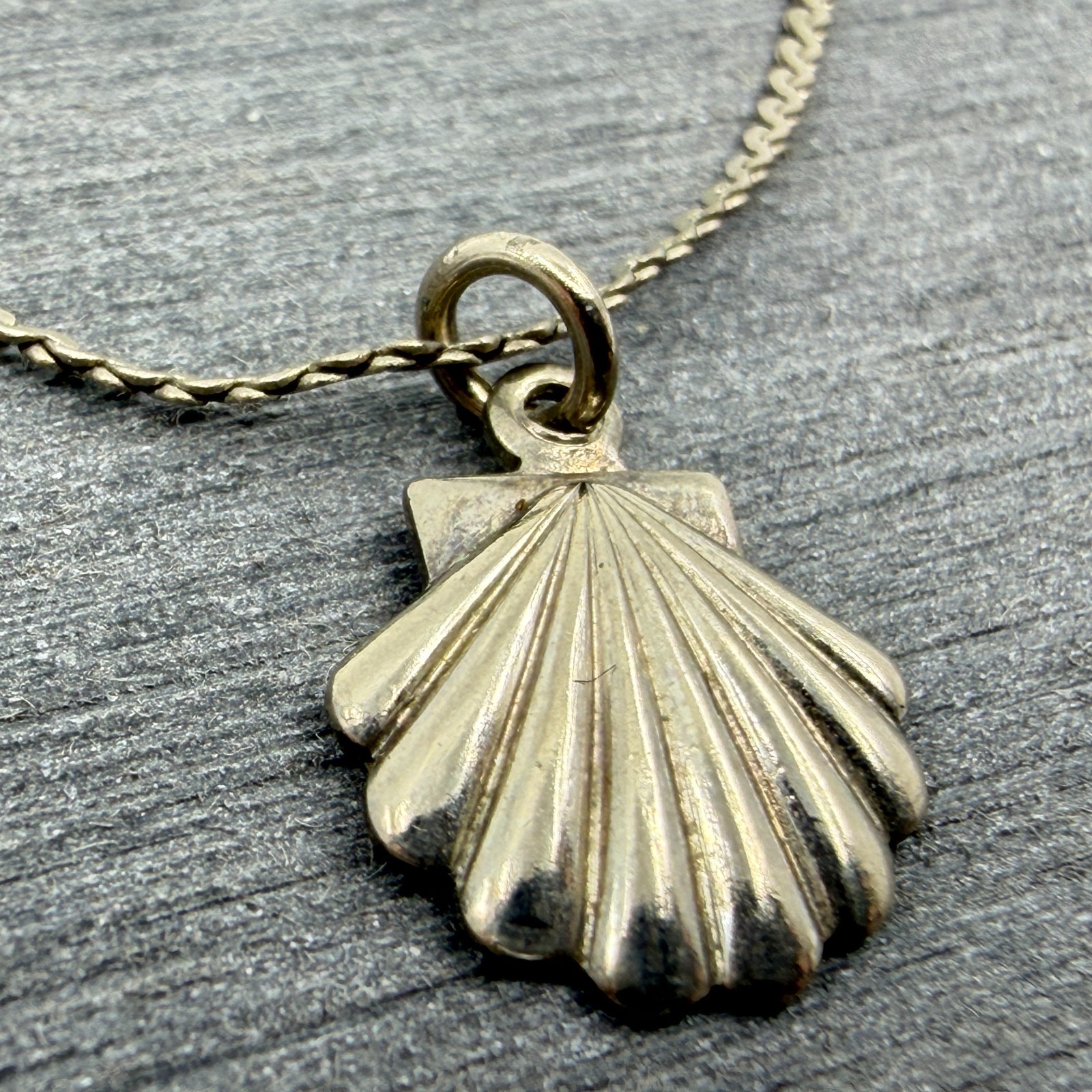 Y2K Dainty Seashell Pendant Necklace Silver Tone Coastal Beach Jewelry Gift