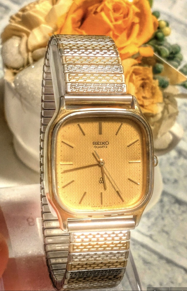 Working SEIKO QUARTZ Chariot Men’s Watch Gold Silver Combination Color Vintage