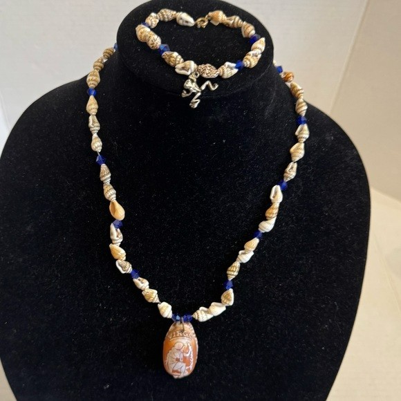 Vintage Necklace & Bracelet 2 Piece SET Carved Cameo VIRGO Conch Shell Pendant