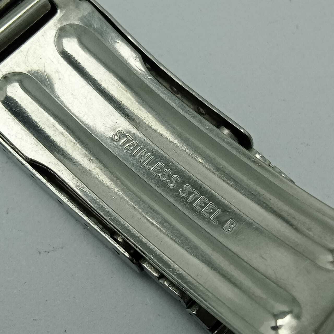 18 mm Seiko Z1028 Stainless Steel Vintage Watch 7009-8830 Bracelet KSF62ARL2