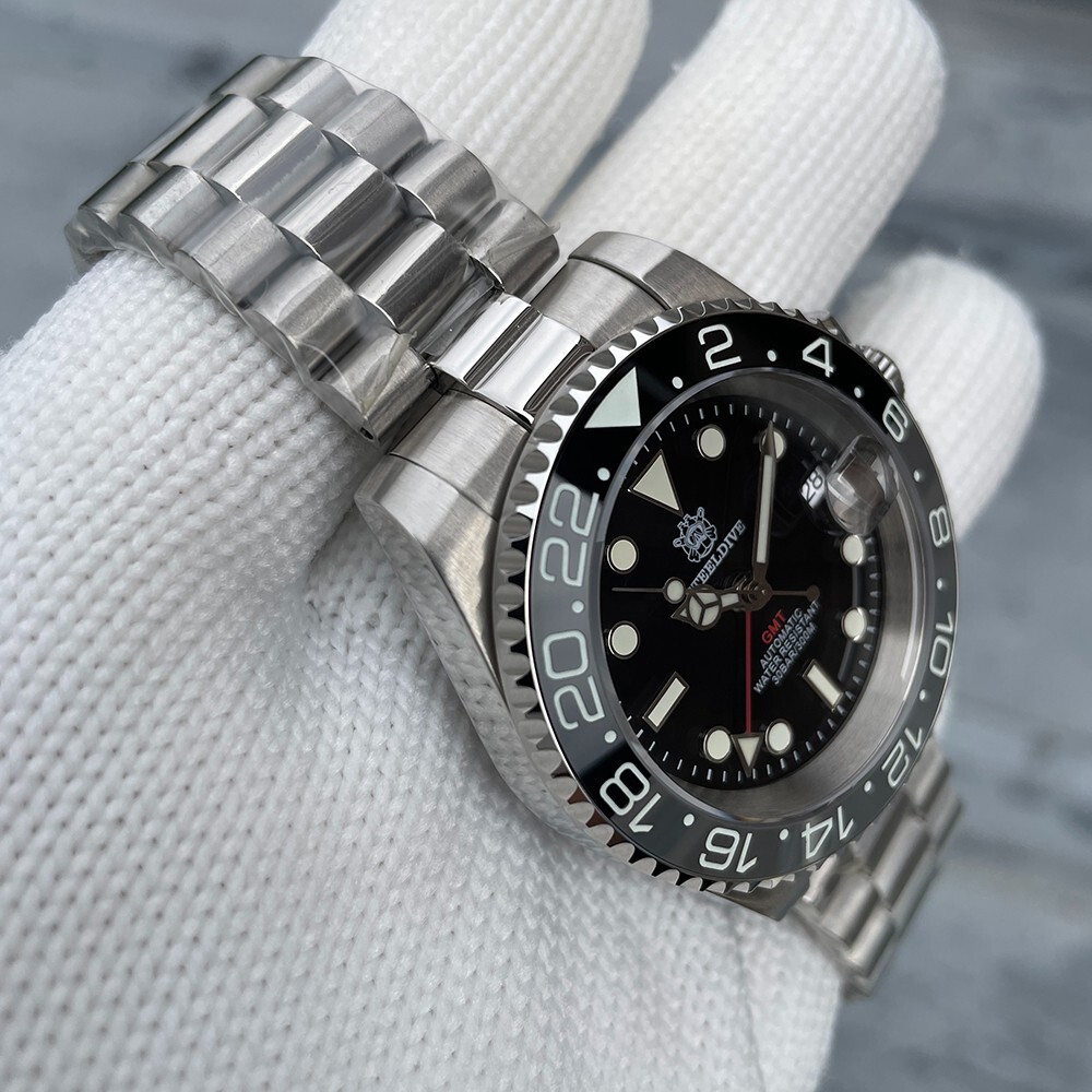 Steeldive SD1993, GMT, ‘Bruce Wayne’, NH34, Sapphire, Lume, 300m Diver, Diving
