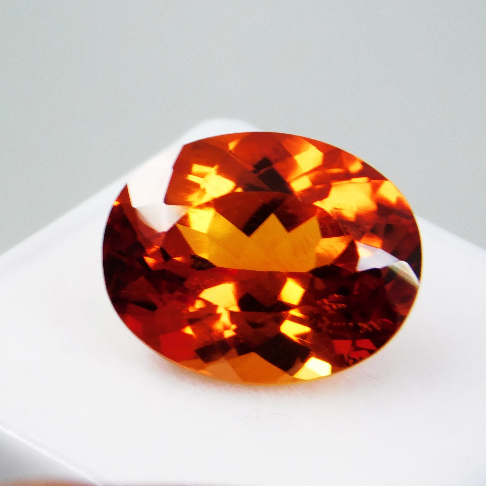 11.70 CT – AAA Natural Medagascar Orange Umba Sapphire Oval Cut Loose Gemstone