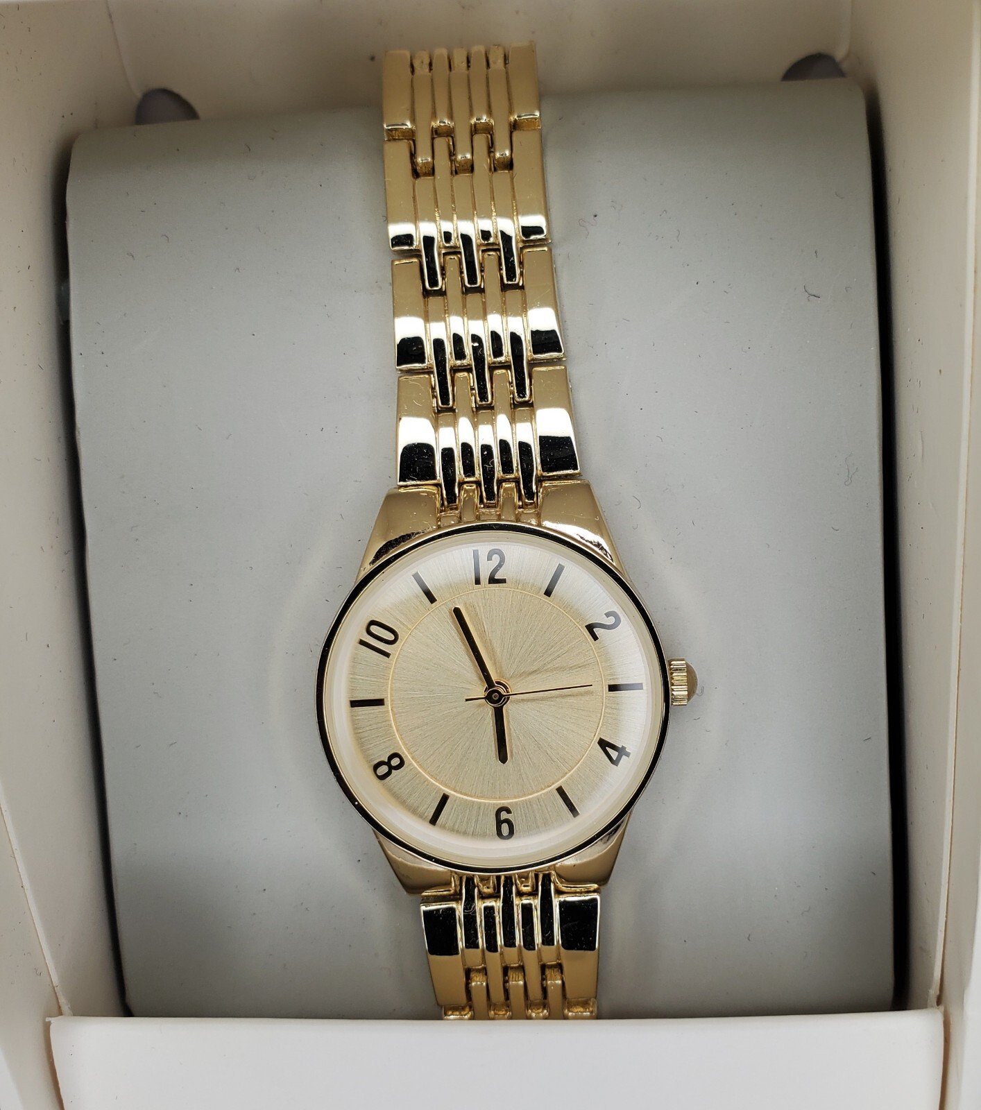 NEW Target Watch Womens Polished Gold Tone Self Adjustable Bracelet NEED BATTERY