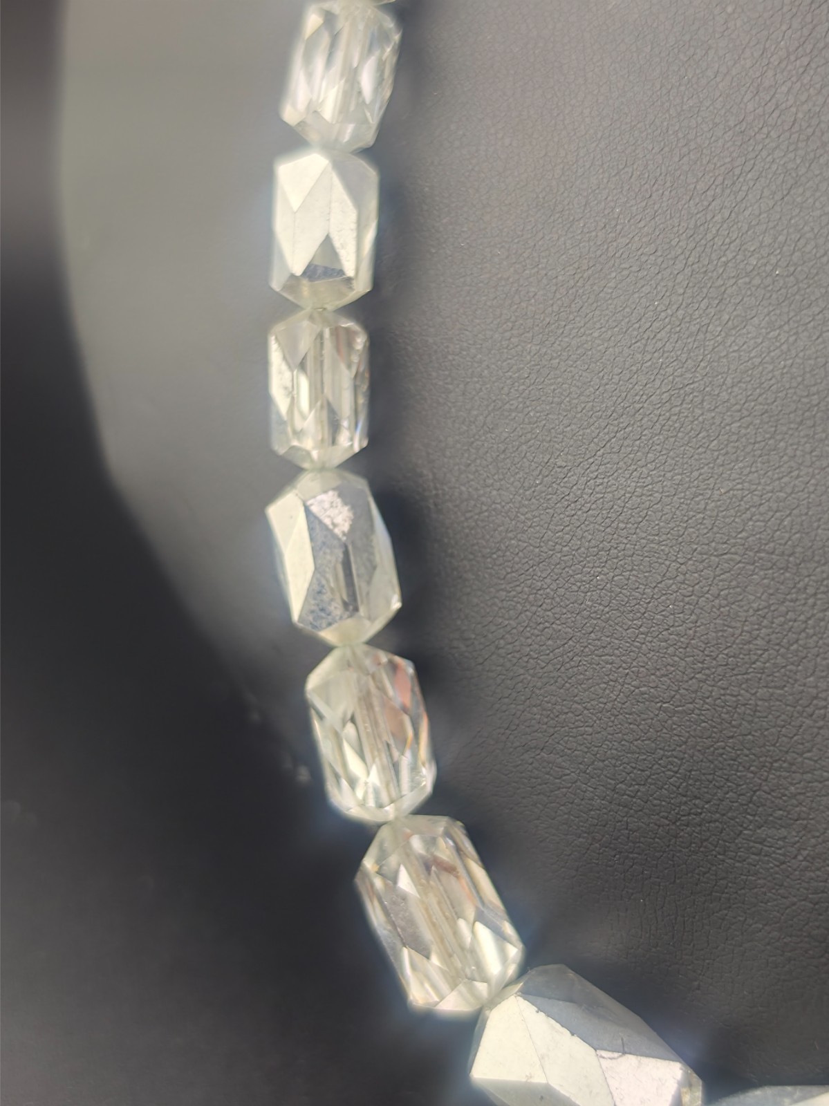 Sparkling Antique Hand Cut Silver Frosted Crystal Graduated Beads 24″ Necklace