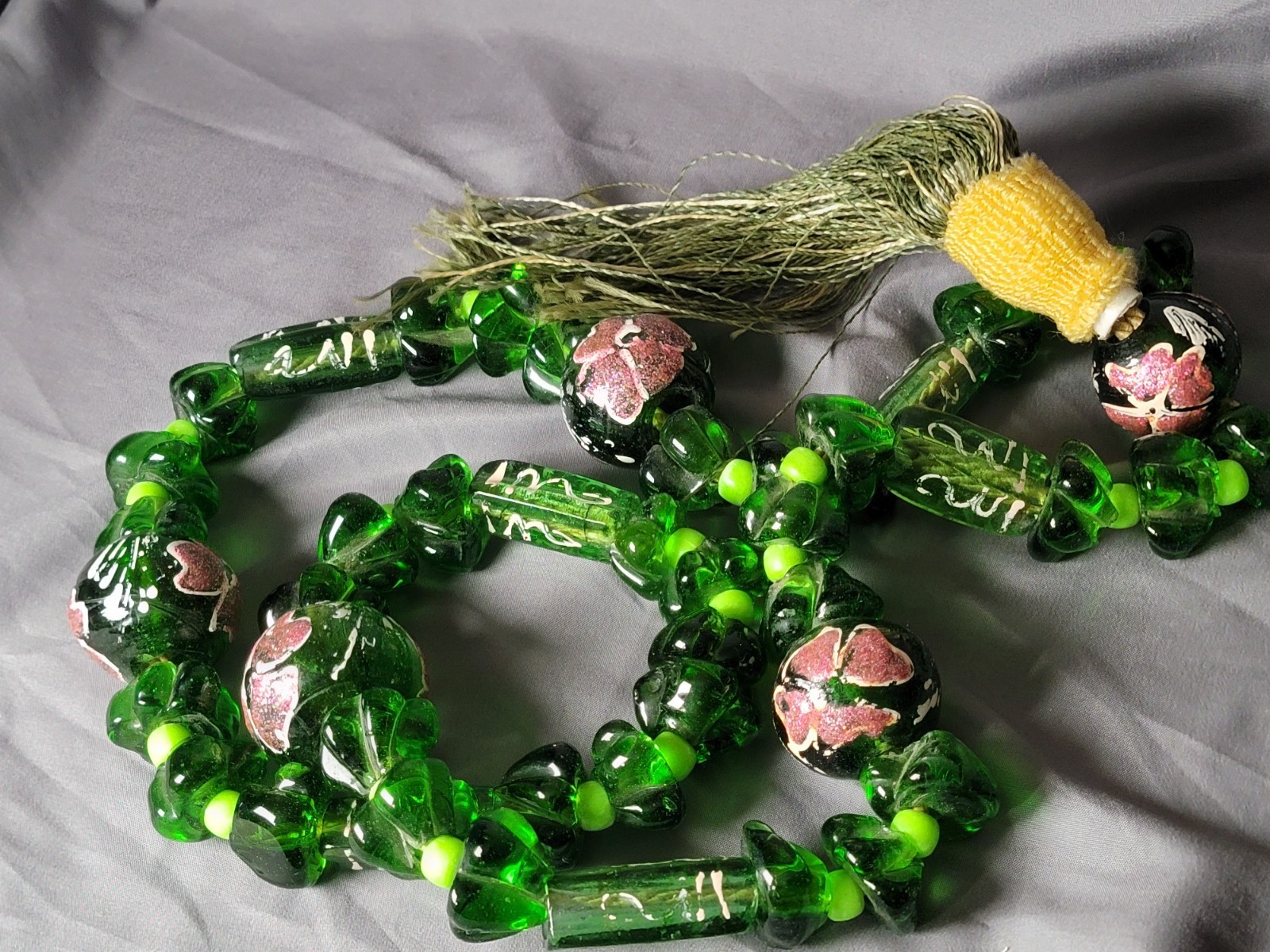 Vintage Glass Green Molded Strand Floral Pattern NO Closure 36 inches Heavy
