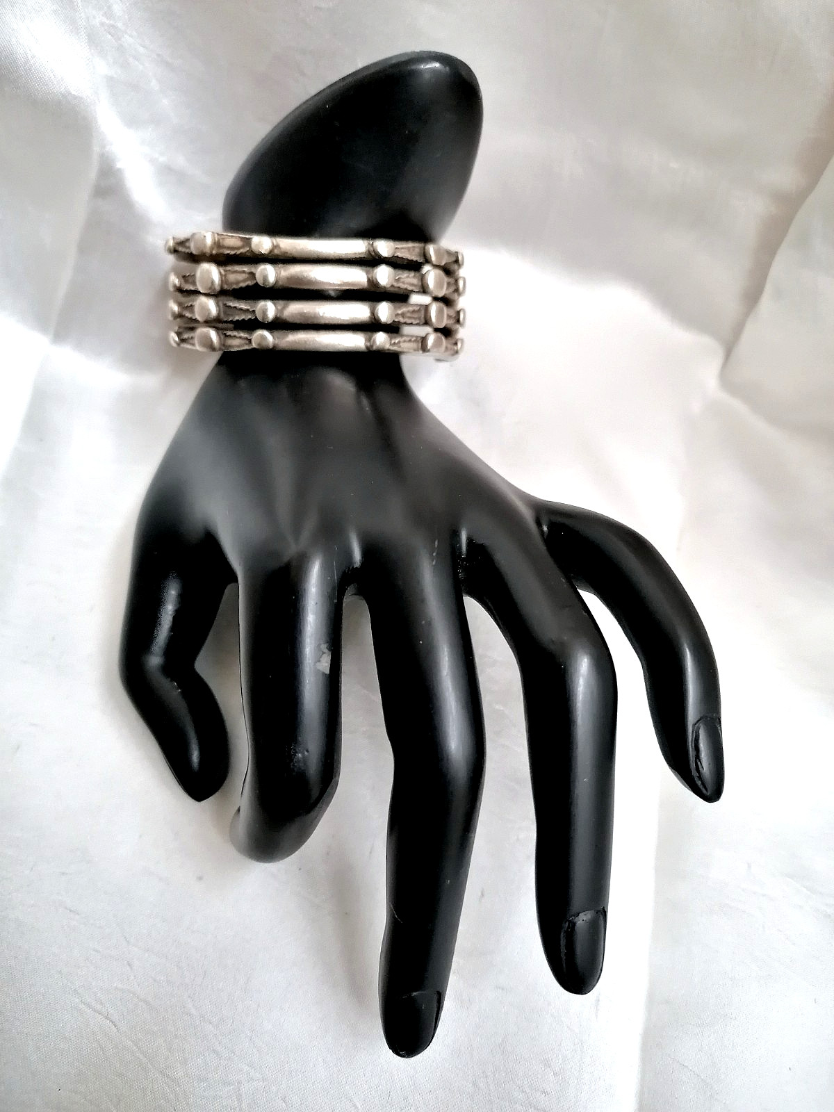 ANTIQUE SPECTACULAR ETHNIC HORSESHOE BRACELET ASHLAR, NUBIA, 1900.