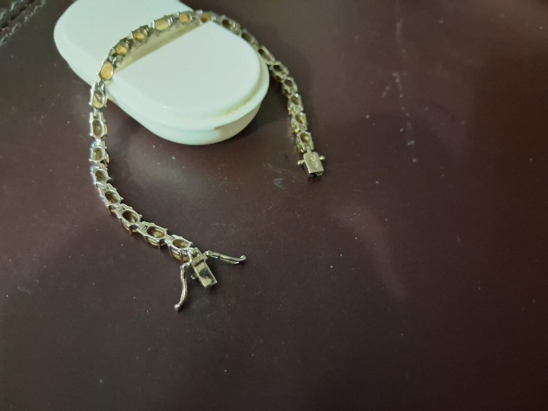 Throwing silver pronget , c I t r I n e link tennis bracelet eight and a half in