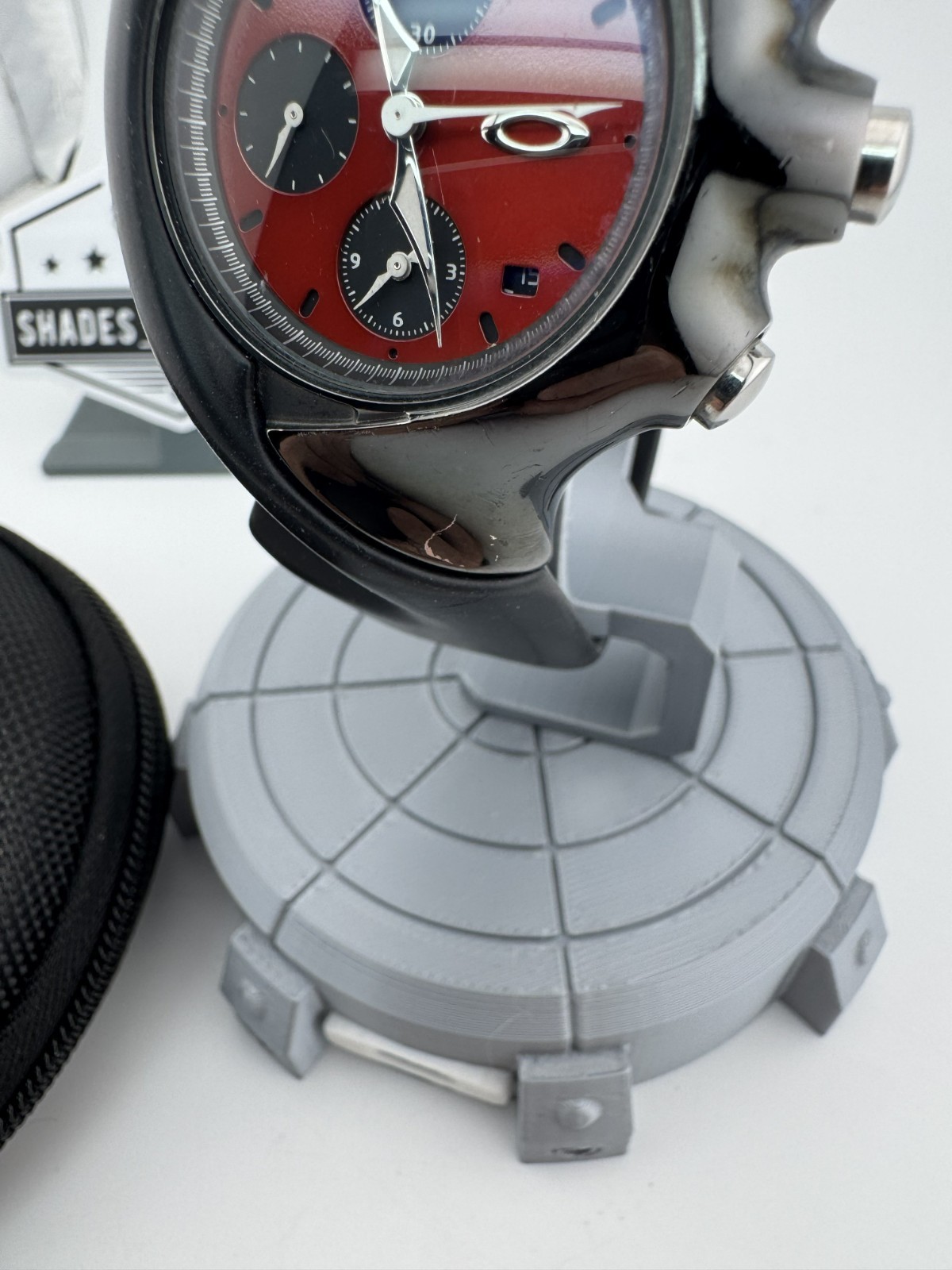 OAKLEY DETONATOR WATCH BLACK ION PLATED W/ RED CHROME DIAL RUBBER STRAP 10-148