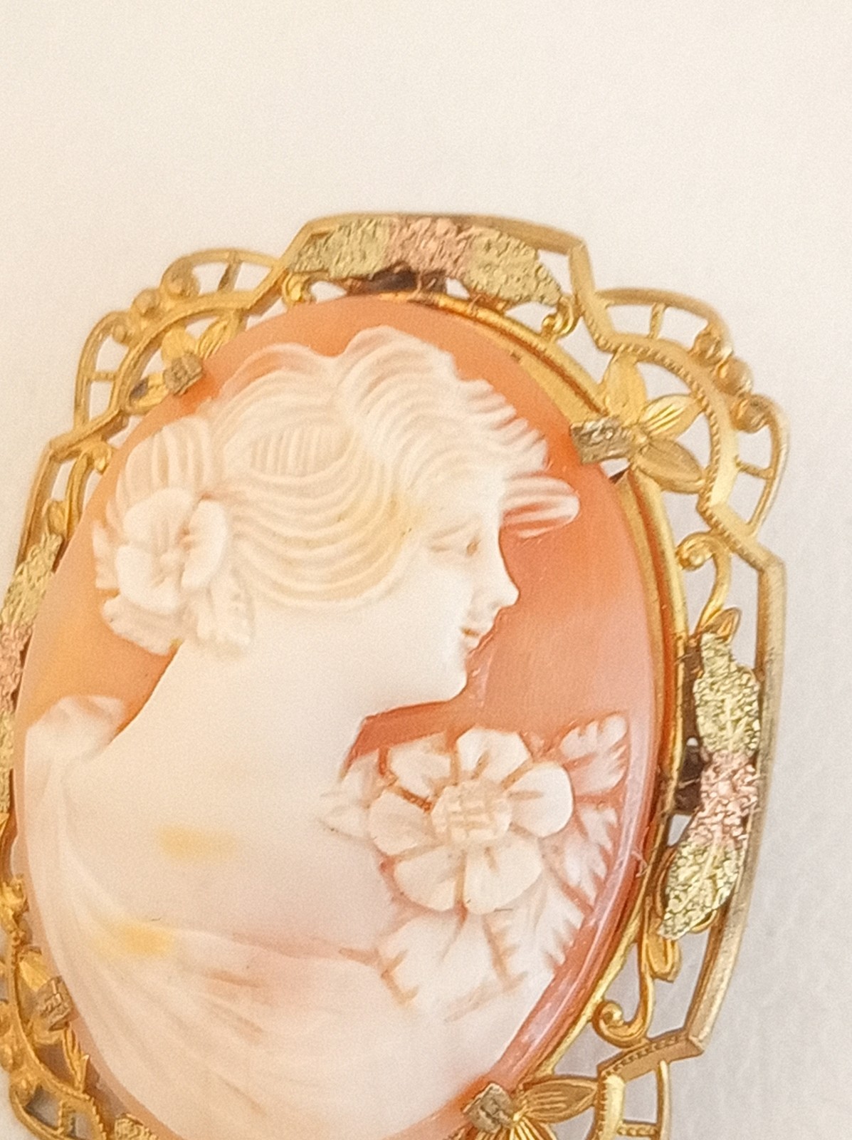 Vintage antique tricolor gold fill carved shell cameo pin pendant flowers
