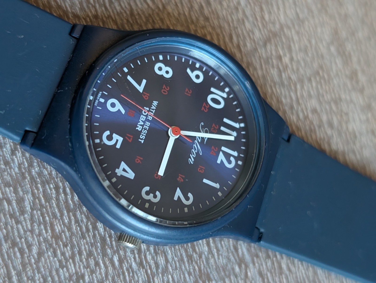 Vintage Citizen Q&Q Falcon Analog Quartz Watch – 10 Bar Water Resistant