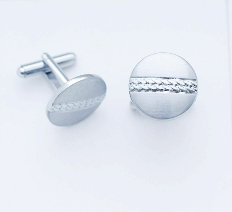 C0290 CUFF LINKS CUFFLINKS ROUND SILVER BRUSH MATTE SHINY CHAIN IN THE CENTER