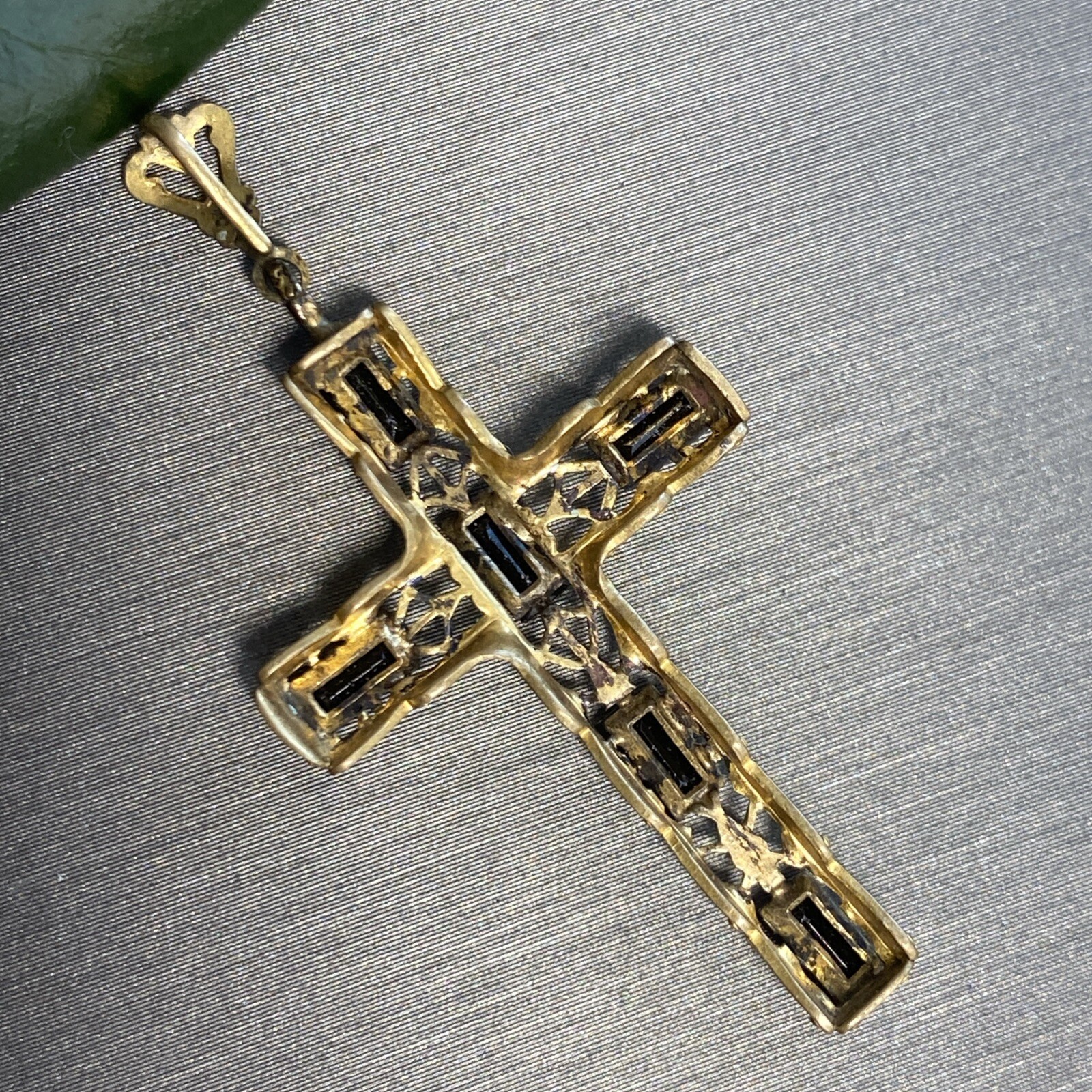 Vintage Filigree Cross Pendant Estate Jewelry Pre-owned Art Glass Die Struck