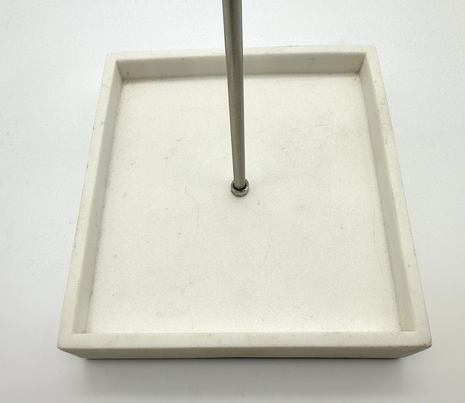 88 MAIN Circle Jewelry Stand w Base | Brushed Nickel | 8.9″x16″x6″ |